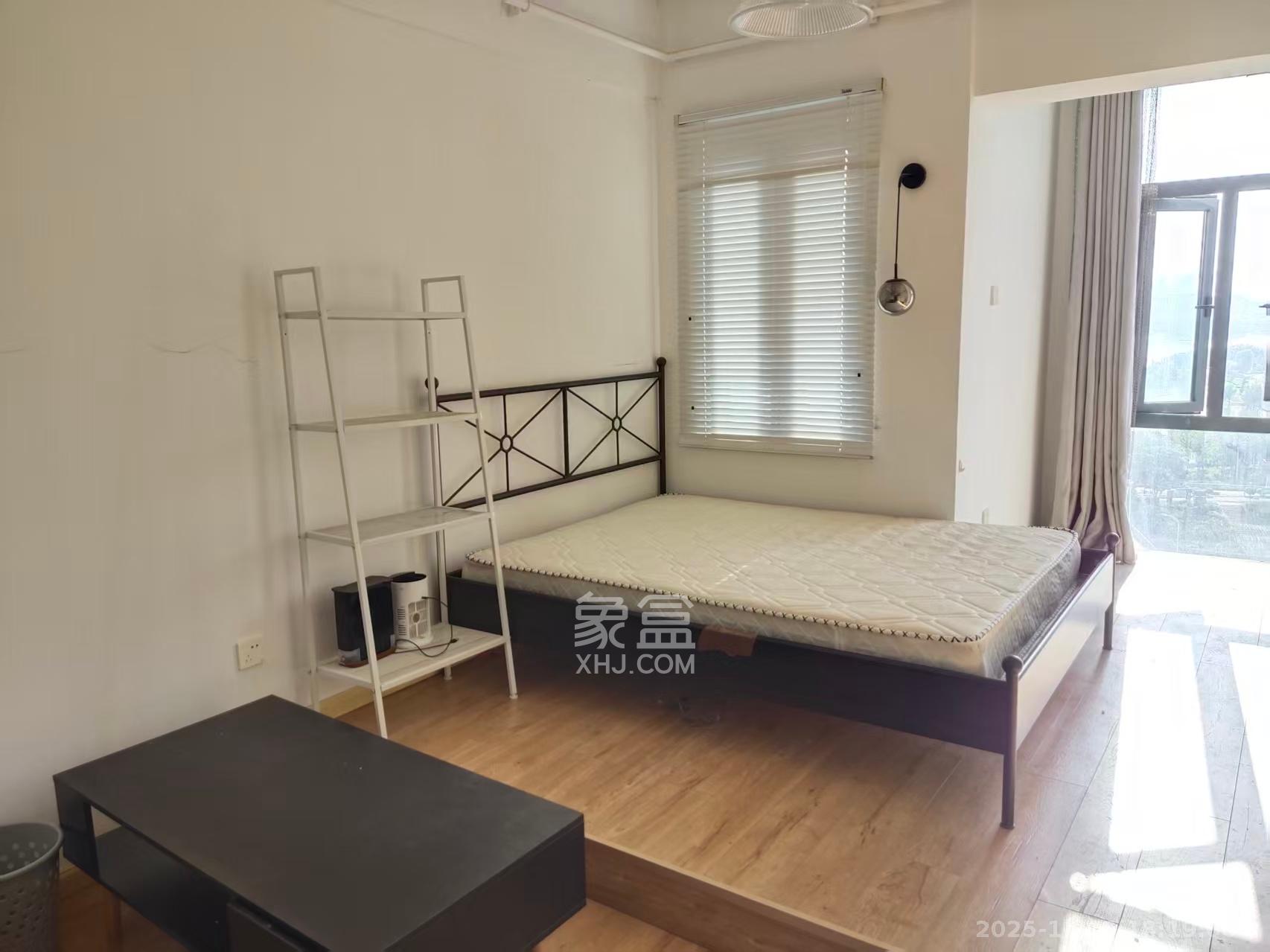 蓝光雍锦阁  1室1厅1卫    1500.0元/月