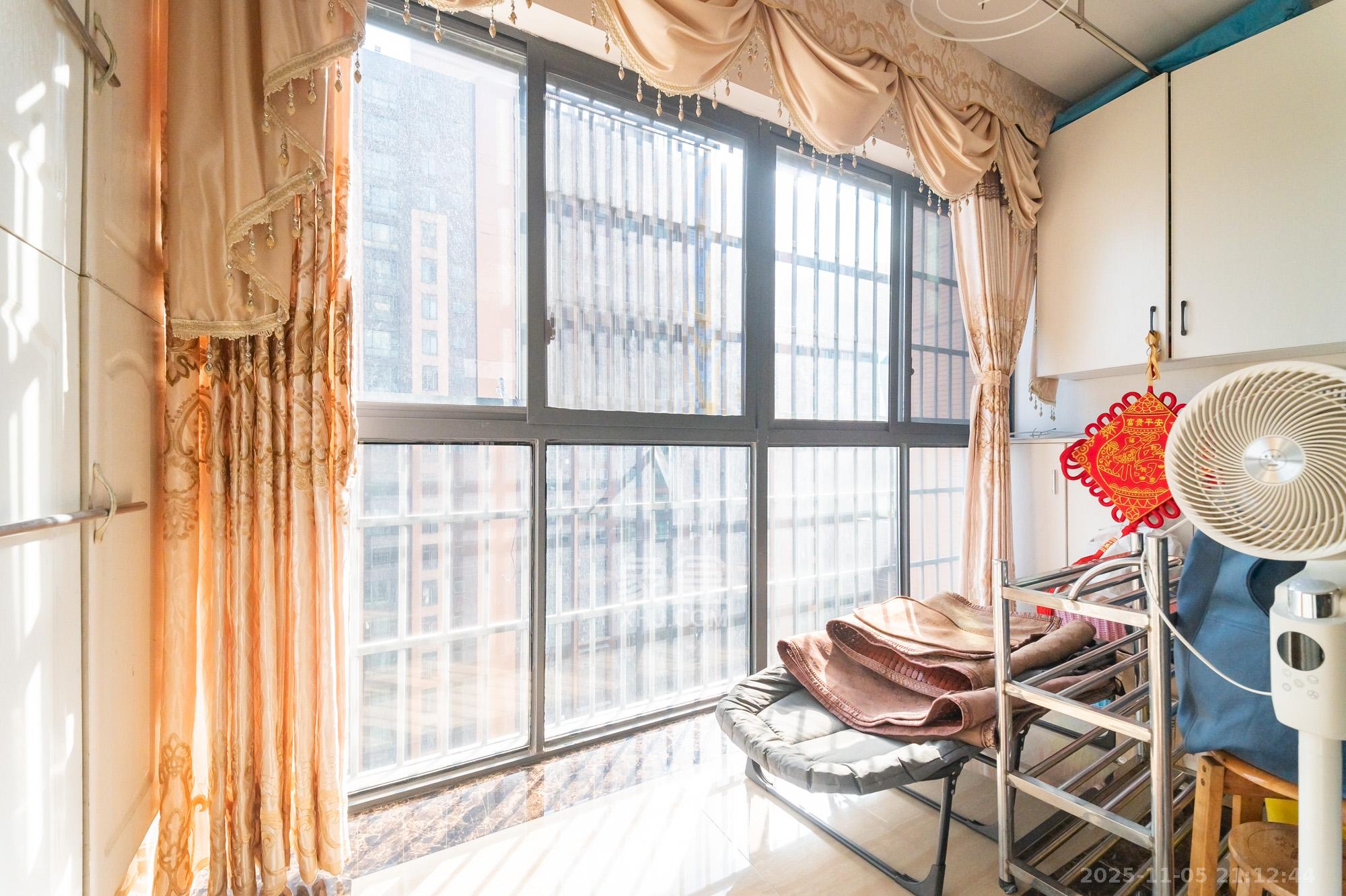 海伦春天  4室2厅2卫    91.8万阳台