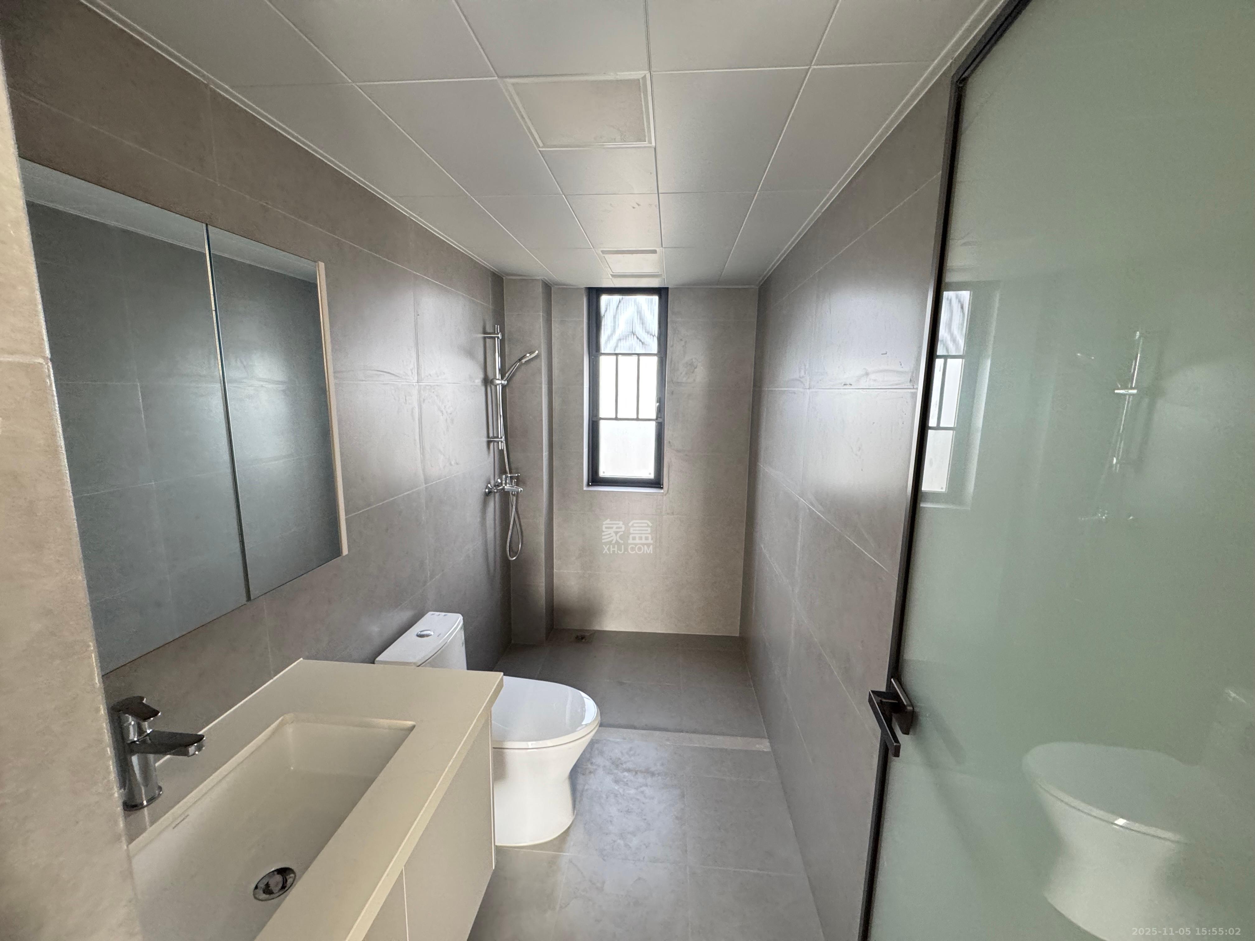 金辉优步湖畔  4室2厅2卫    2600.0元/月室内图