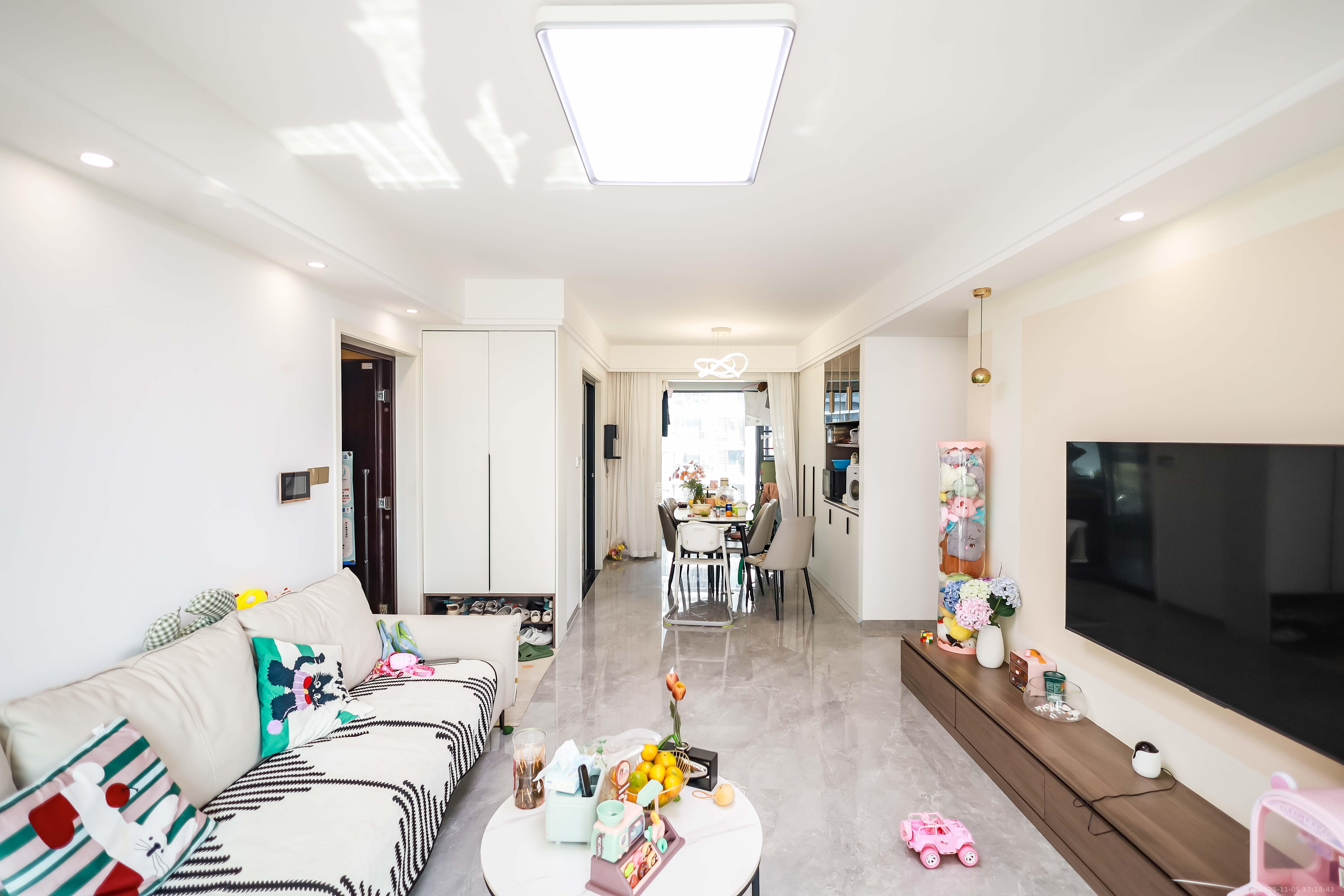 保利恒伟时光印象  4室2厅2卫    135.0万客厅