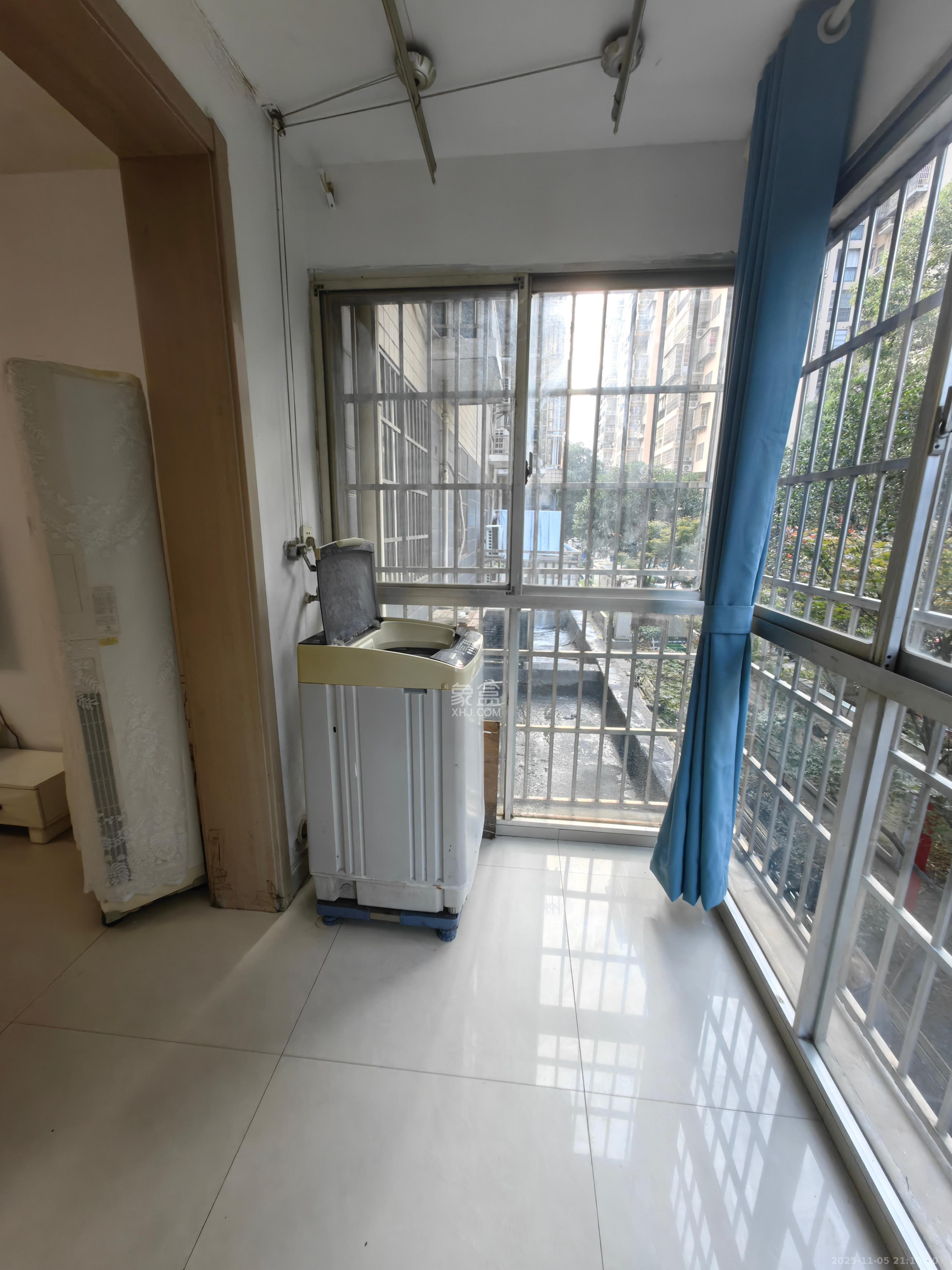 麓谷锦和园 3室2厅1卫 2000.0元/月 麓谷锦和园 3室2厅1卫 2000.0元/月室内图