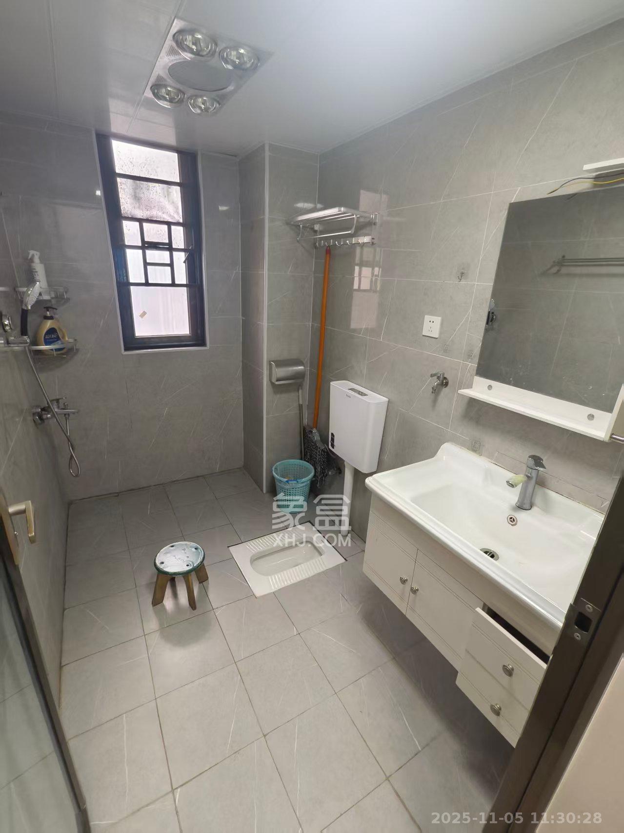 卓越蔚蓝海岸三期  3室2厅2卫    2600.0元/月室内图