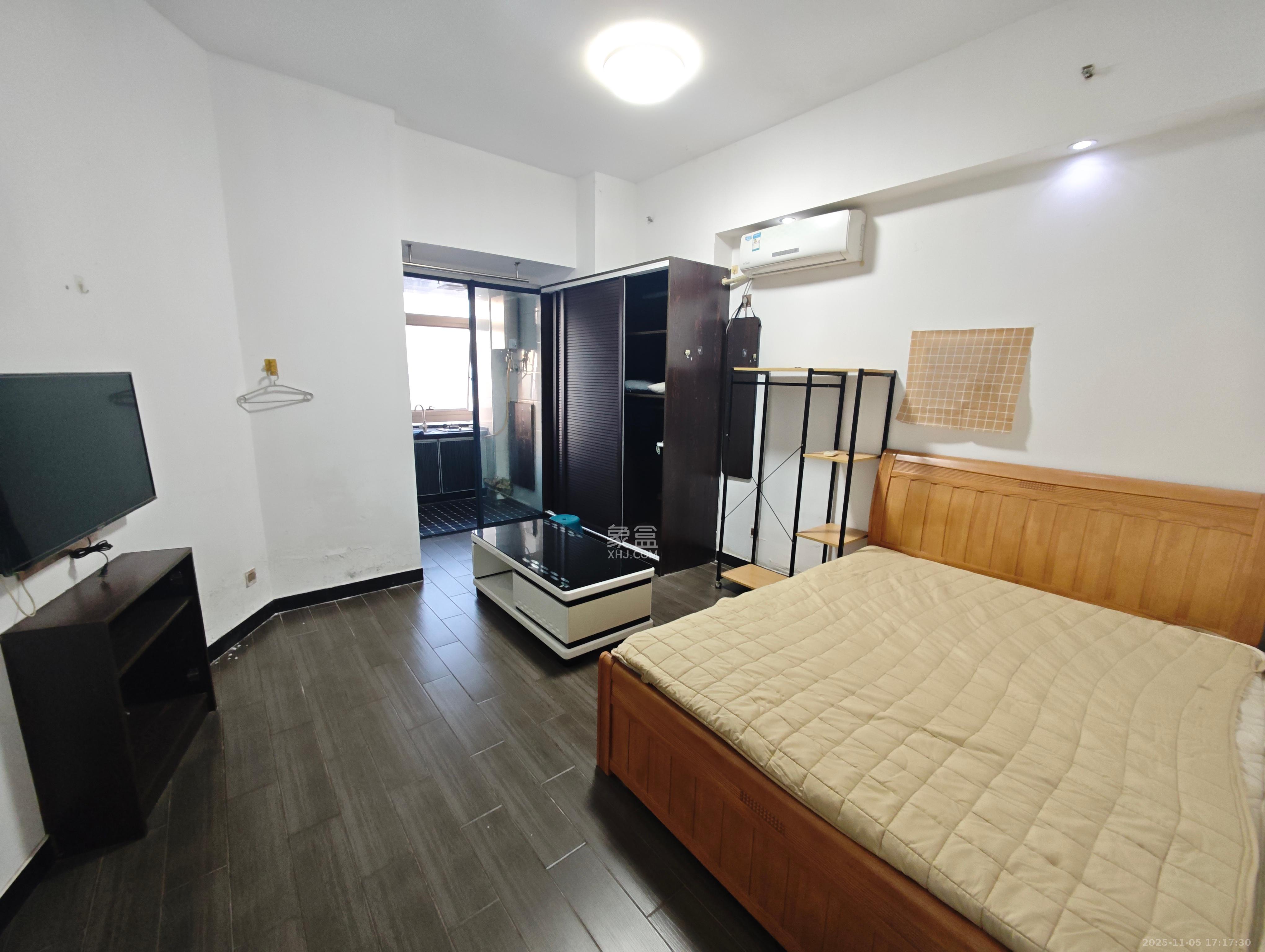 奥克斯广场  1室1厅1卫    1500.0元/月