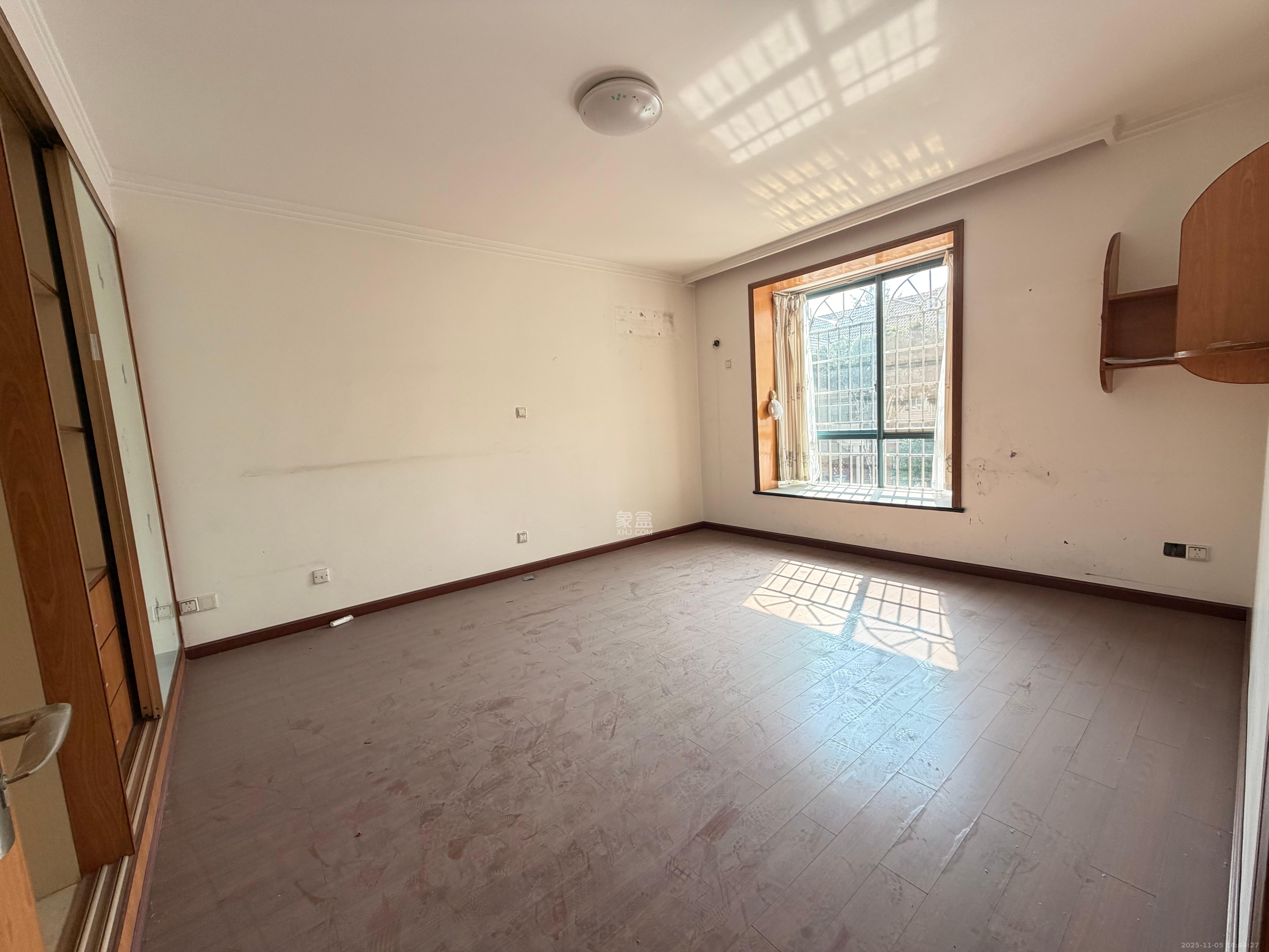 湘龙家园  5室2厅2卫    3000.0元/月室内图