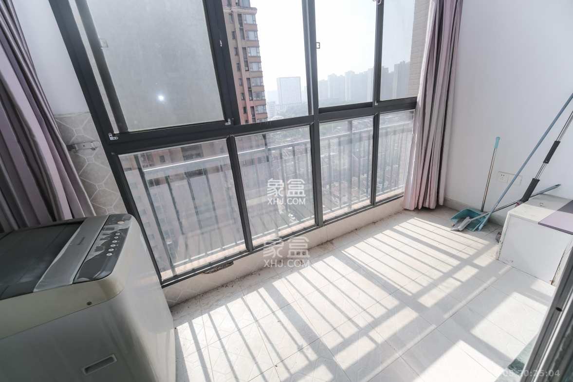 三一街区 3室2厅1卫 56.8万 三一街区 3室2厅1卫 56.8万阳台