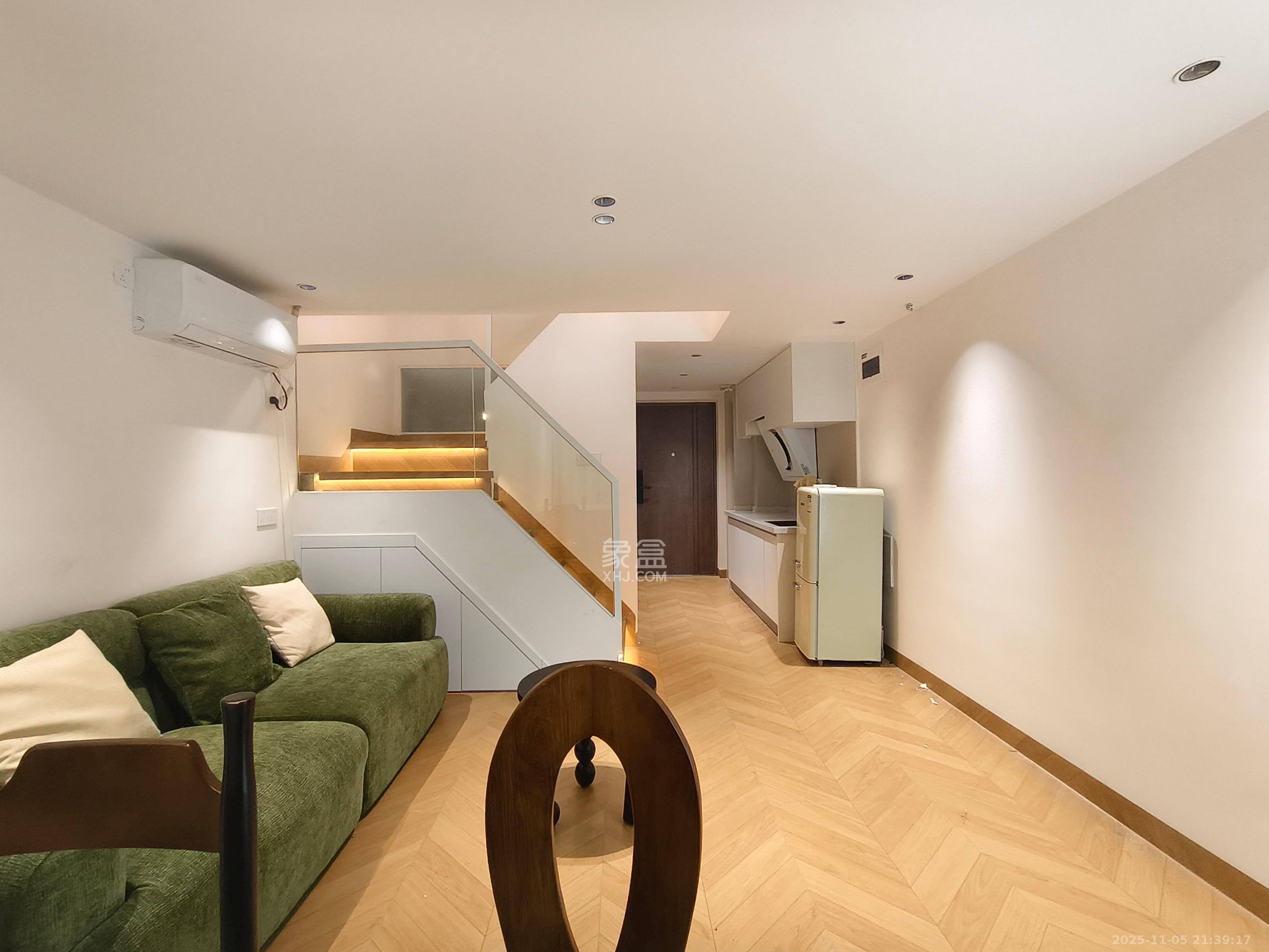 卓越中寰 2室1厅1卫 2800.0元/月 卓越中寰 2室1厅1卫 2800.0元/月室内图