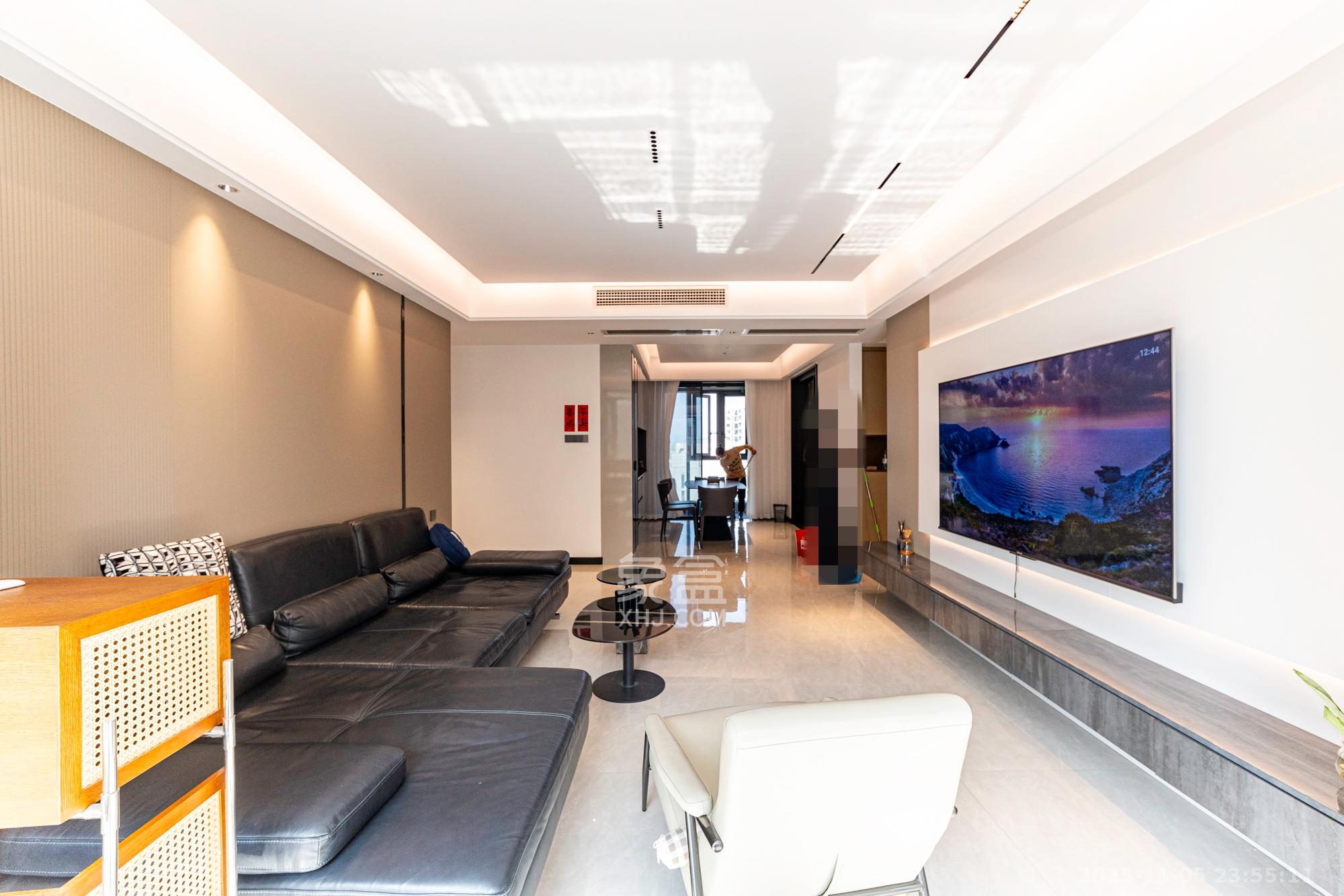 运达锦绣广场 3室2厅2卫 180.0万 运达锦绣广场 3室2厅2卫 180.0万客厅