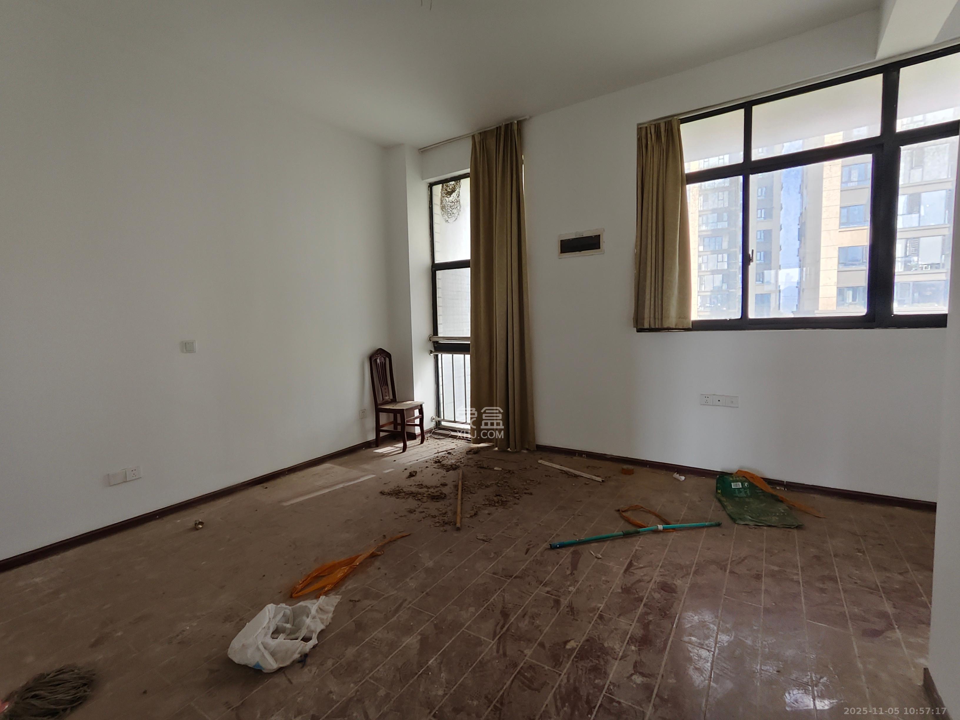 港湘铂玥(天园地芳国际珠宝城) 6室2厅4卫 3600.0元/月 港湘铂玥(天园地芳国际珠宝城) 6室2厅4卫 3600.0元/月室内图