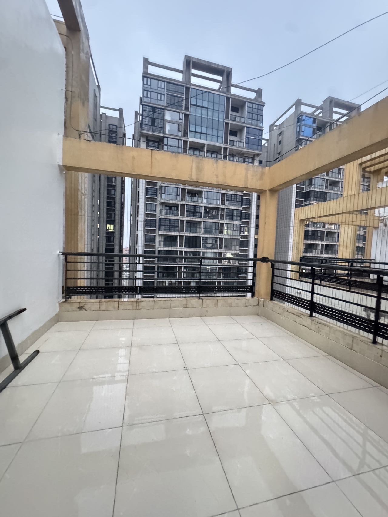 和谐家园(锦和广场) 6室3厅4卫 318.0万 和谐家园(锦和广场) 6室3厅4卫 318.0万客厅