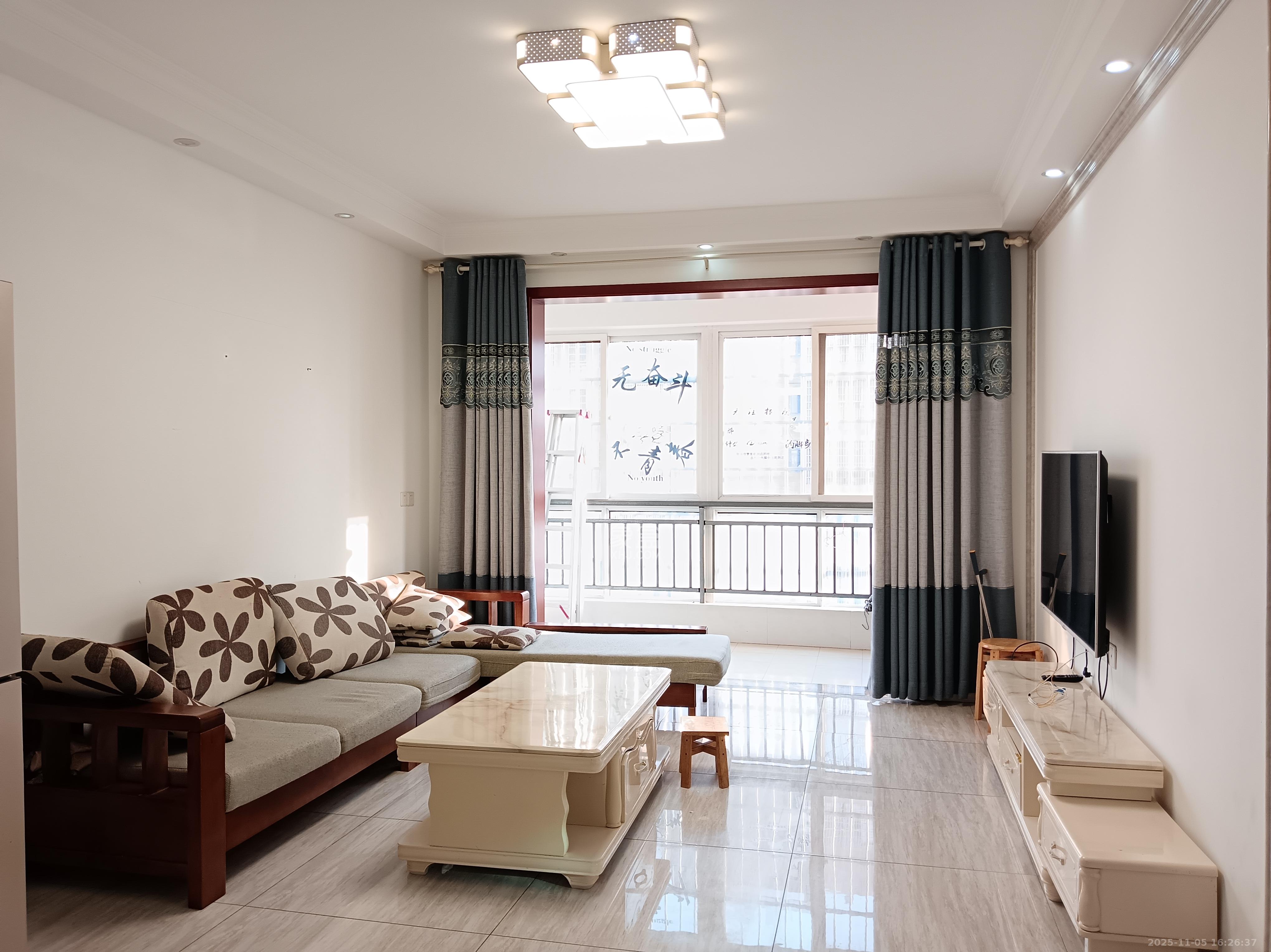 楚天世纪城西苑  3室2厅1卫    1700.0元/月