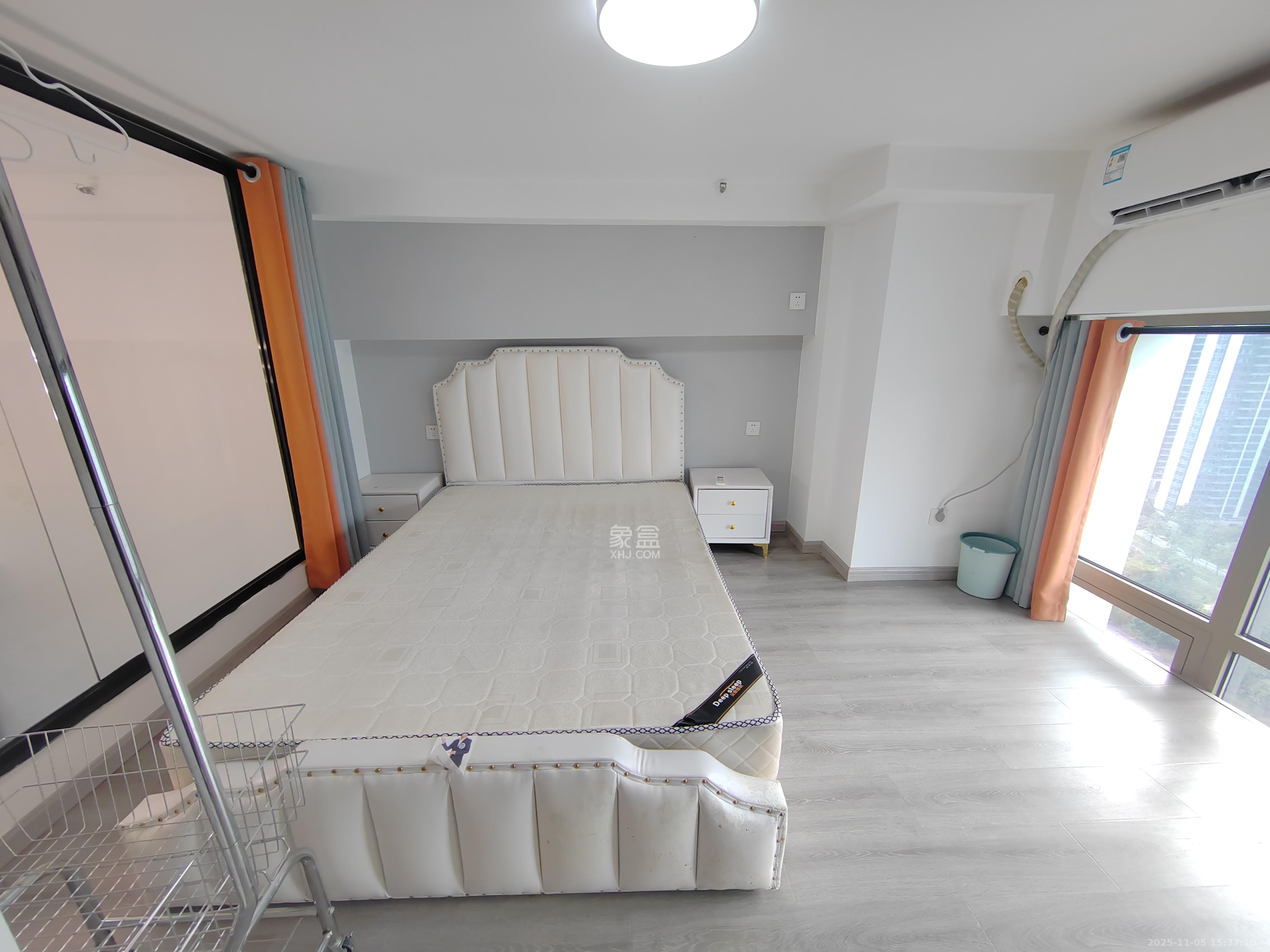 梅溪湖金茂湾  2室1厅1卫    2200.0元/月室内图