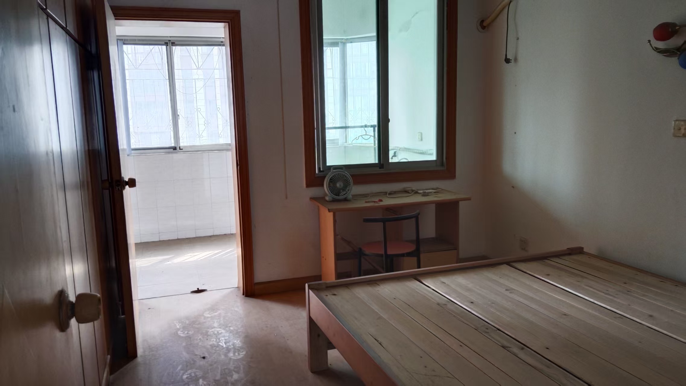 针织新村小区（内衣厂家属楼）  3室2厅2卫    1000.0元/月室内图