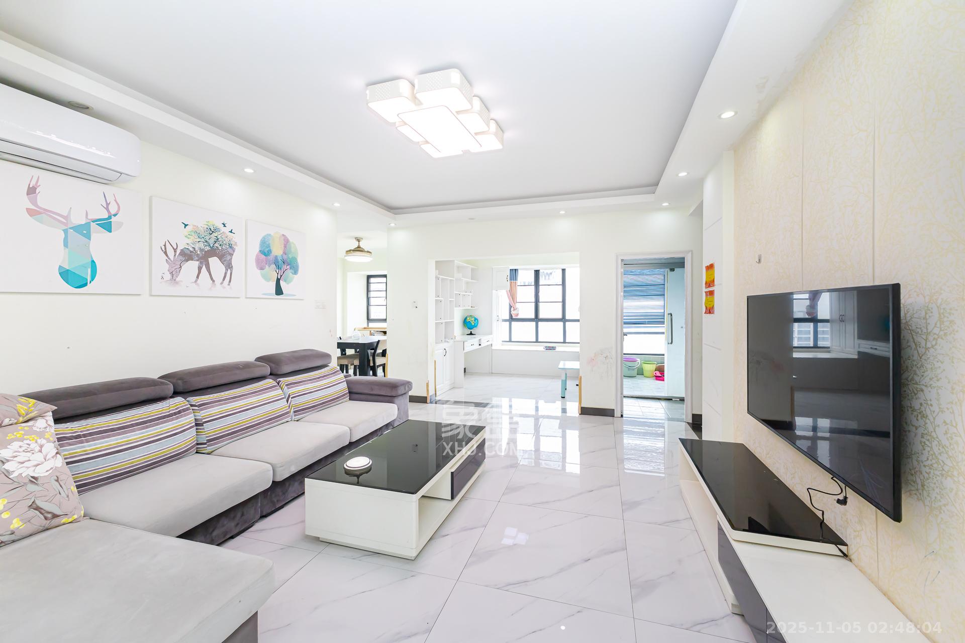 勤诚达新界 1室2厅1卫 114.0万 勤诚达新界 1室2厅1卫 114.0万客厅