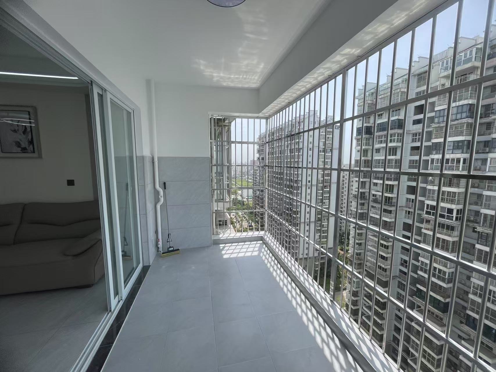 海航城  2室1厅1卫    106.0万客厅