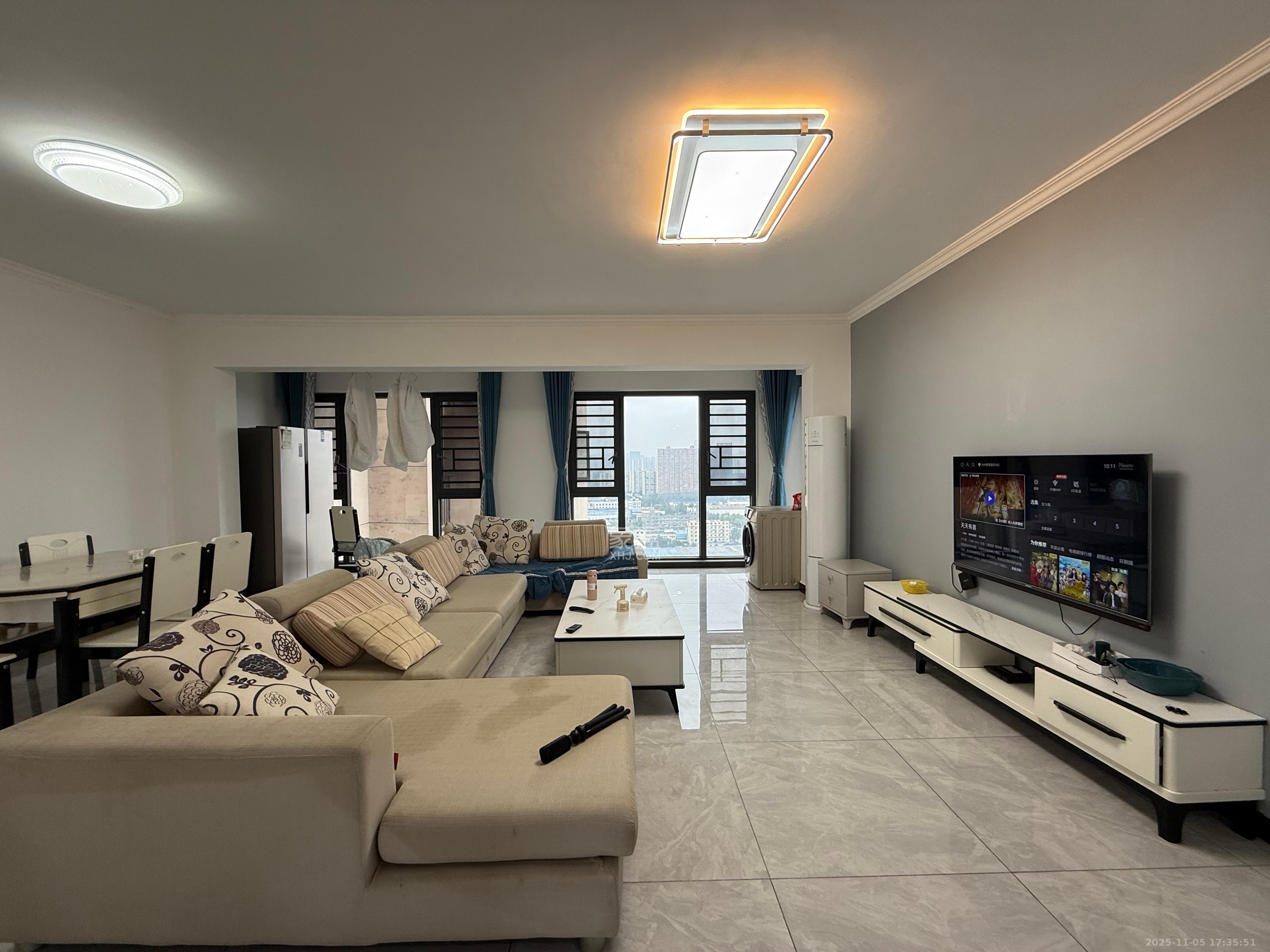 燕珑新寓  3室2厅2卫    2800.0元/月