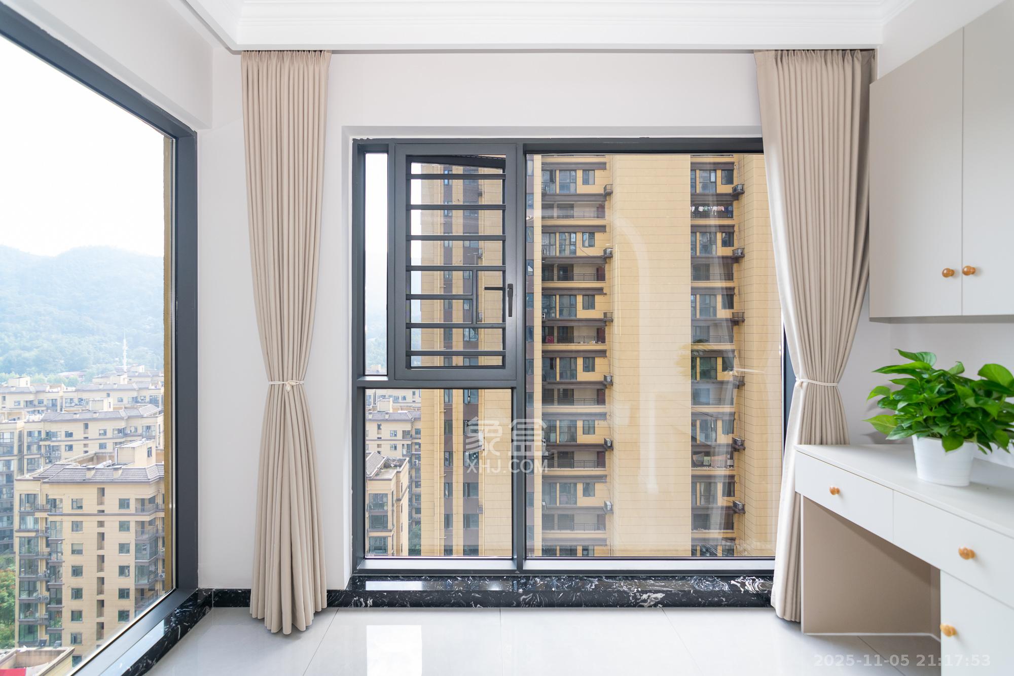 澳海谷山府  4室2厅2卫    99.8万阳台