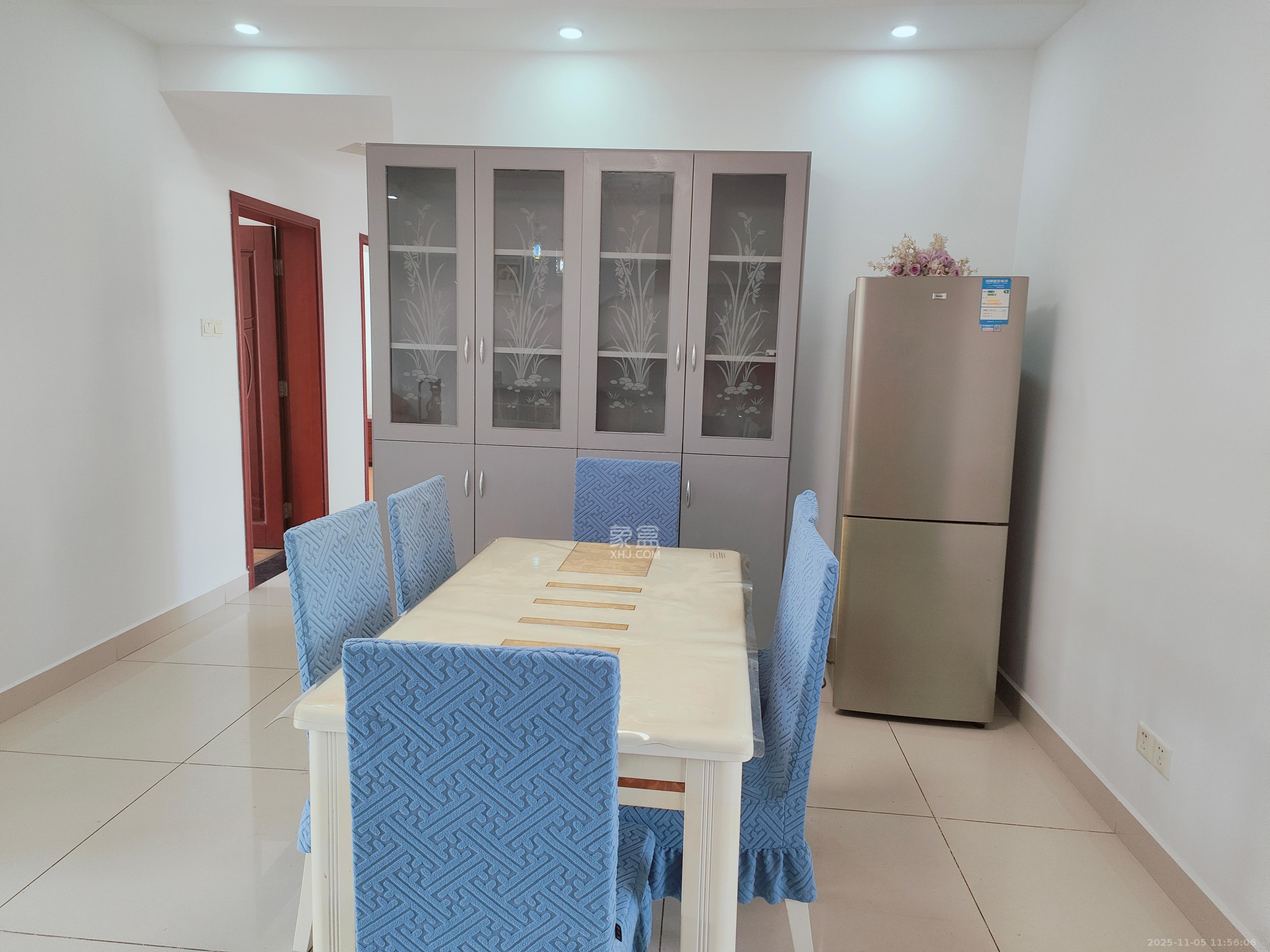 先锋新宇  3室2厅2卫    2100.0元/月室内图