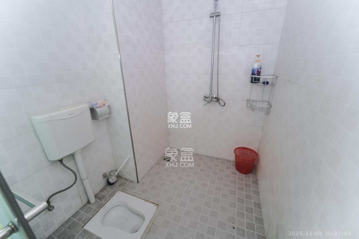 三一街区 3室2厅1卫 56.8万 三一街区 3室2厅1卫 56.8万卫生间