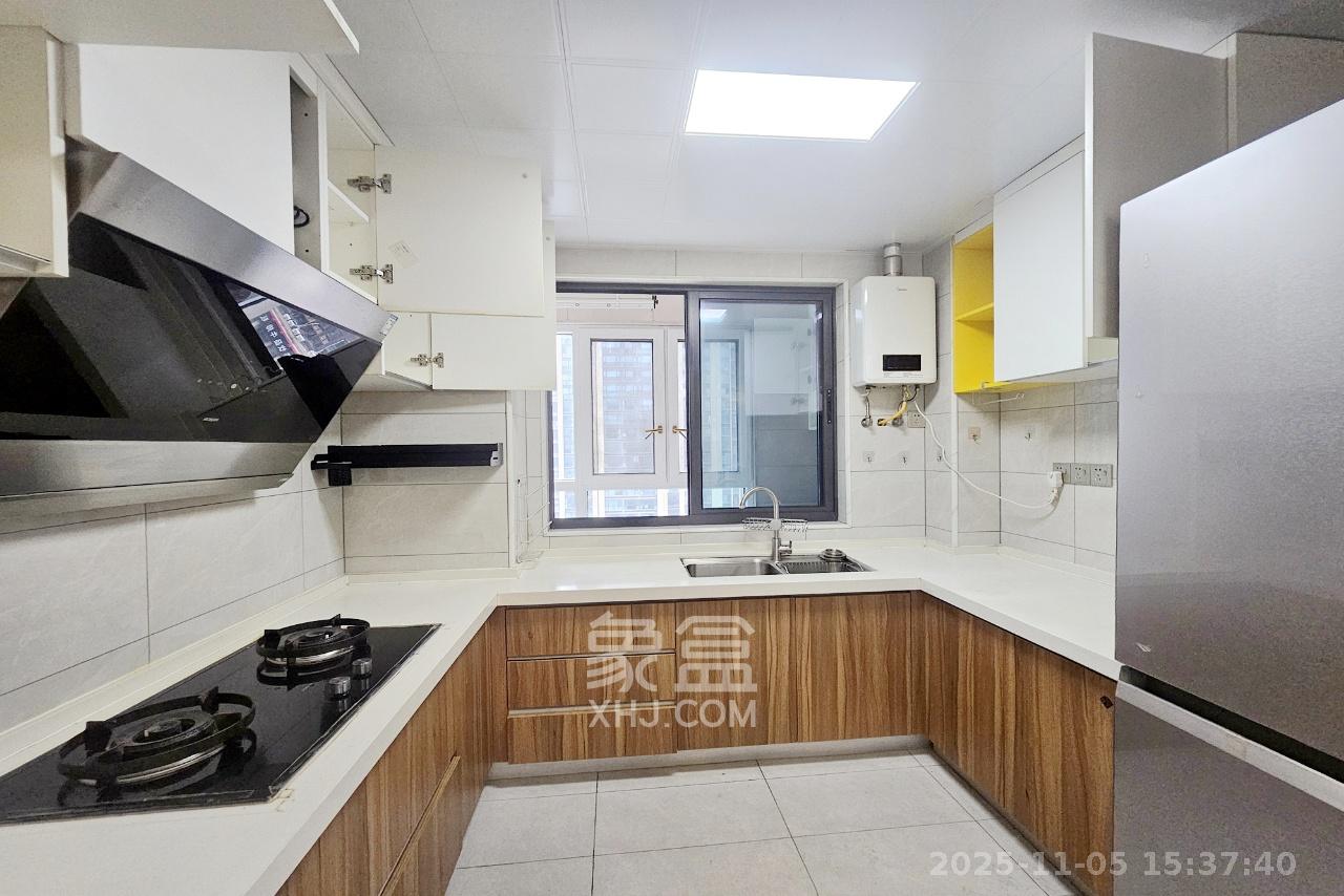 明昇壹城（明昇时代广场）一期  3室2厅2卫    3900.0元/月室内图