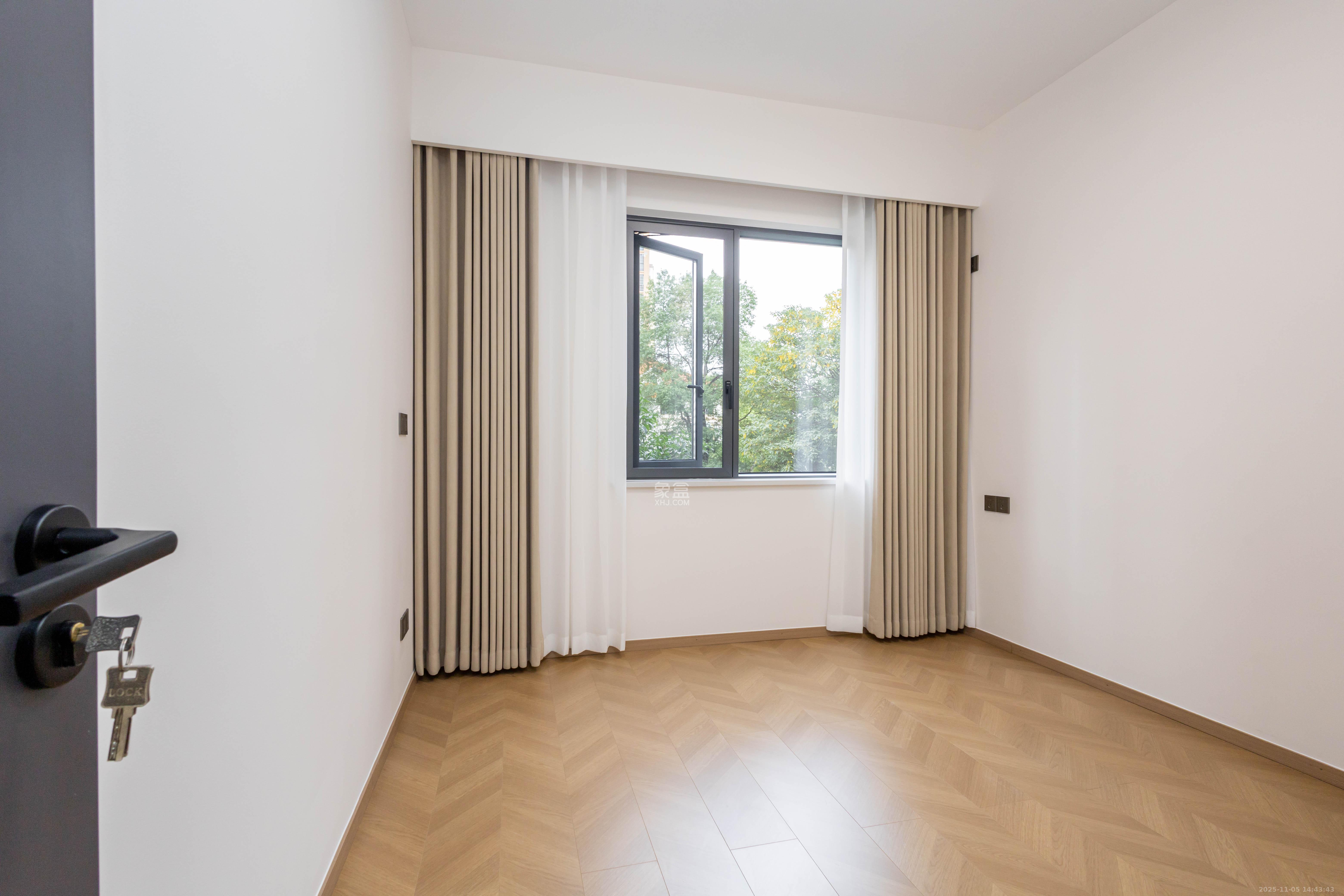 紫御江山  1室0厅0卫    92.8万卧室