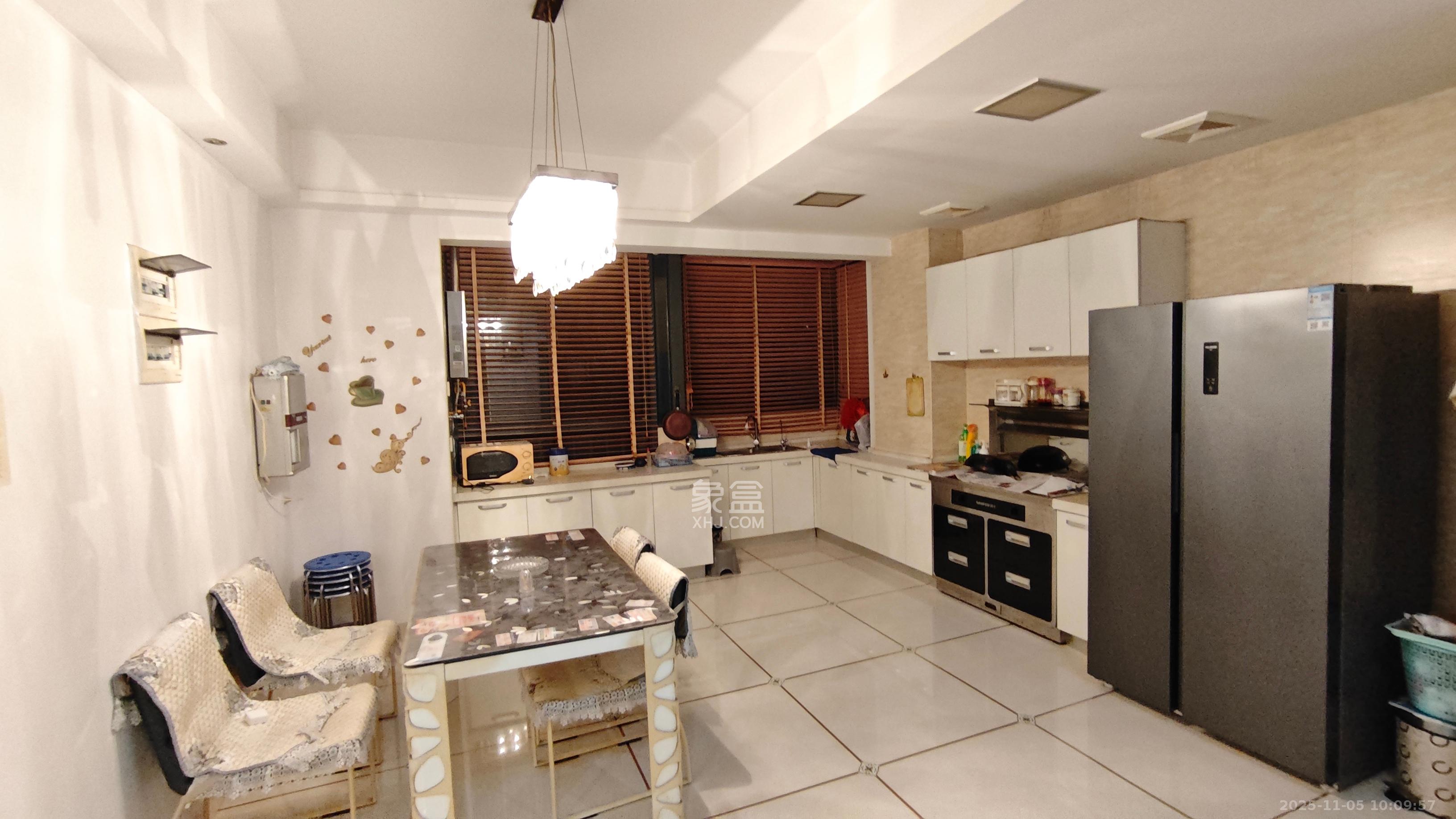 湘电友谊一号  4室2厅2卫    55.0万客厅