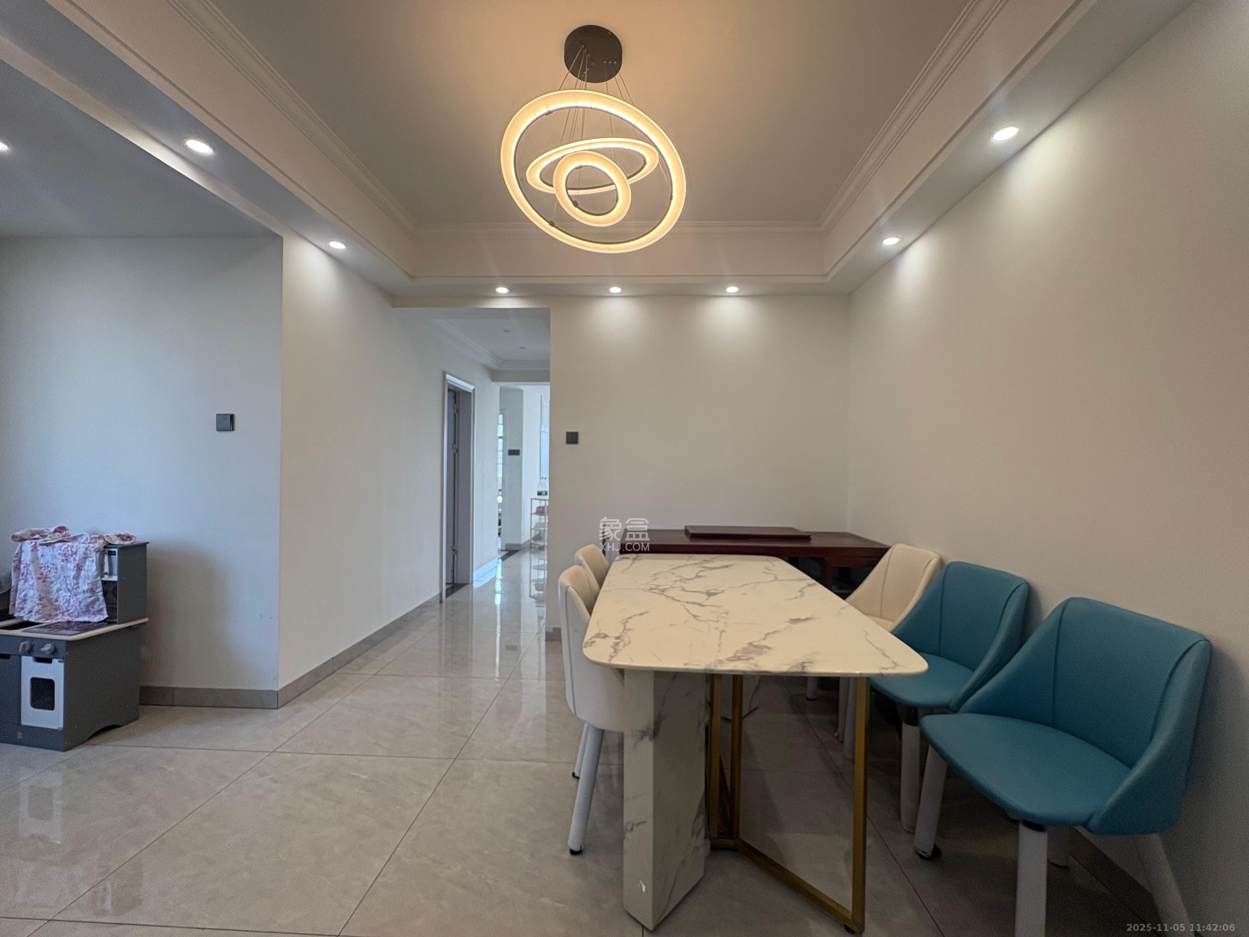 96301部队小区  4室2厅2卫    2800.0元/月室内图