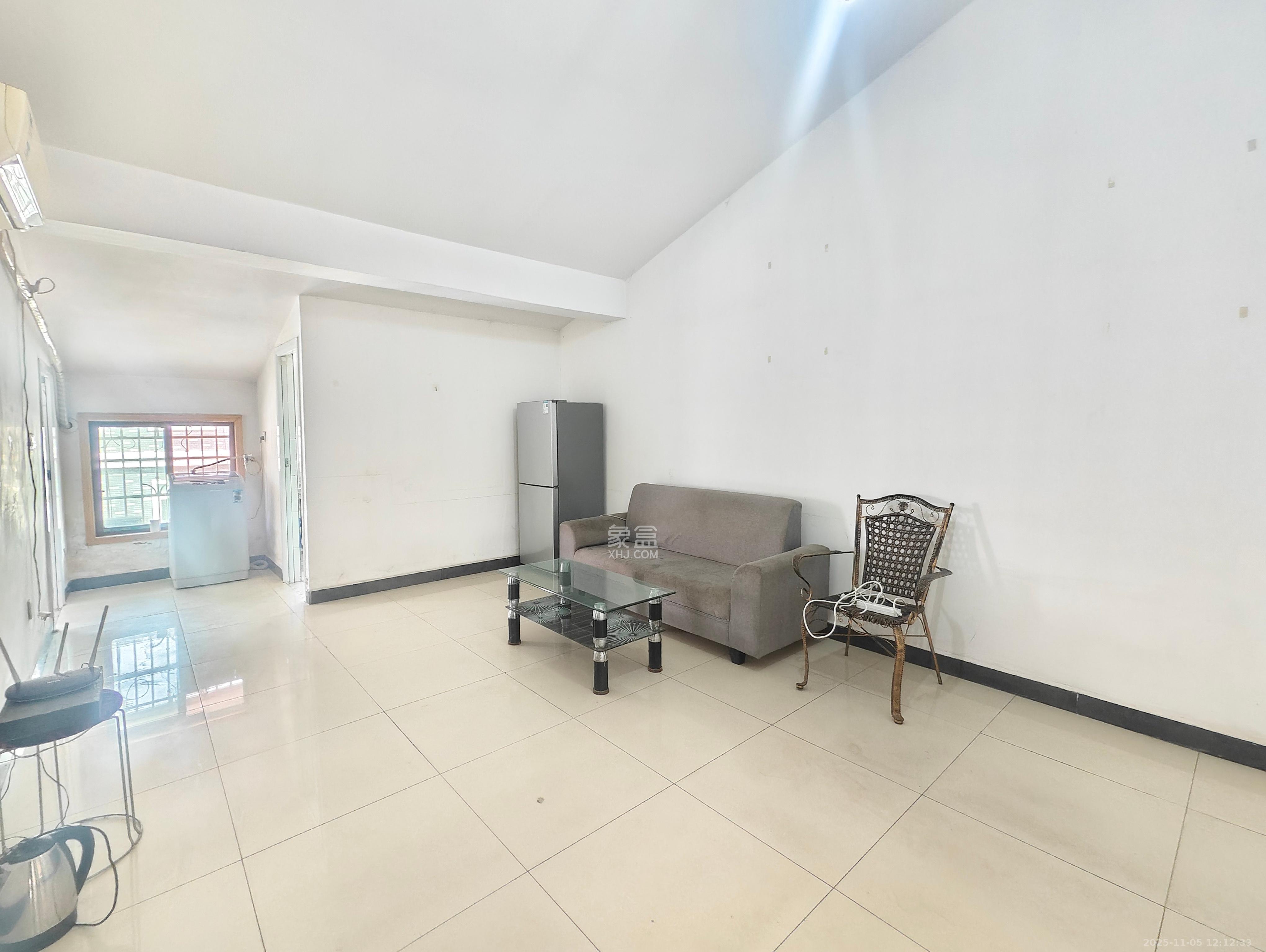 龙塘安置区(龙塘小区) 2室2厅1卫 800.0元/月 龙塘安置区(龙塘小区) 2室2厅1卫 800.0元/月室内图