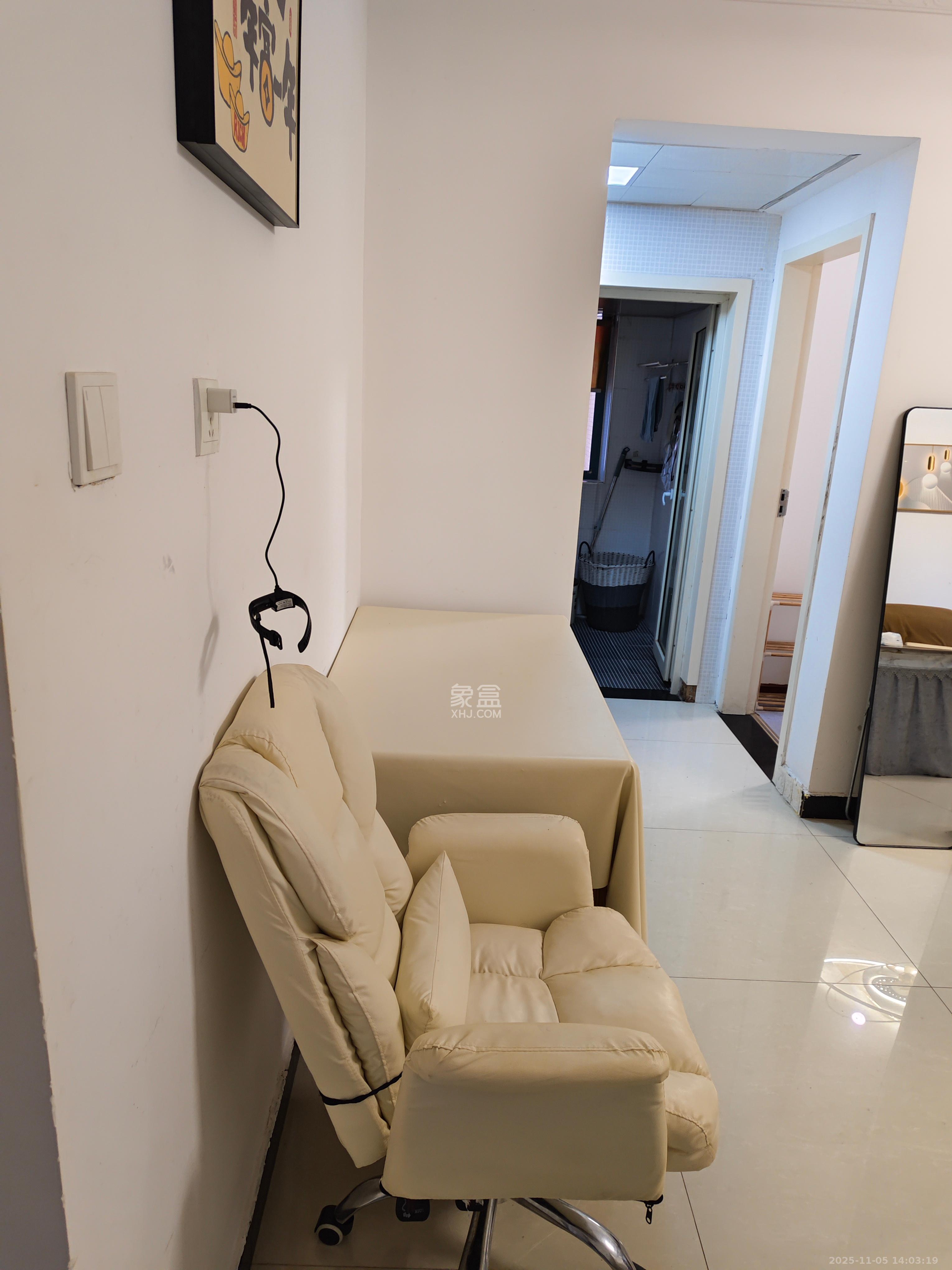 蝴蝶谷 2室2厅1卫 1300.0元/月 蝴蝶谷 2室2厅1卫 1300.0元/月室内图