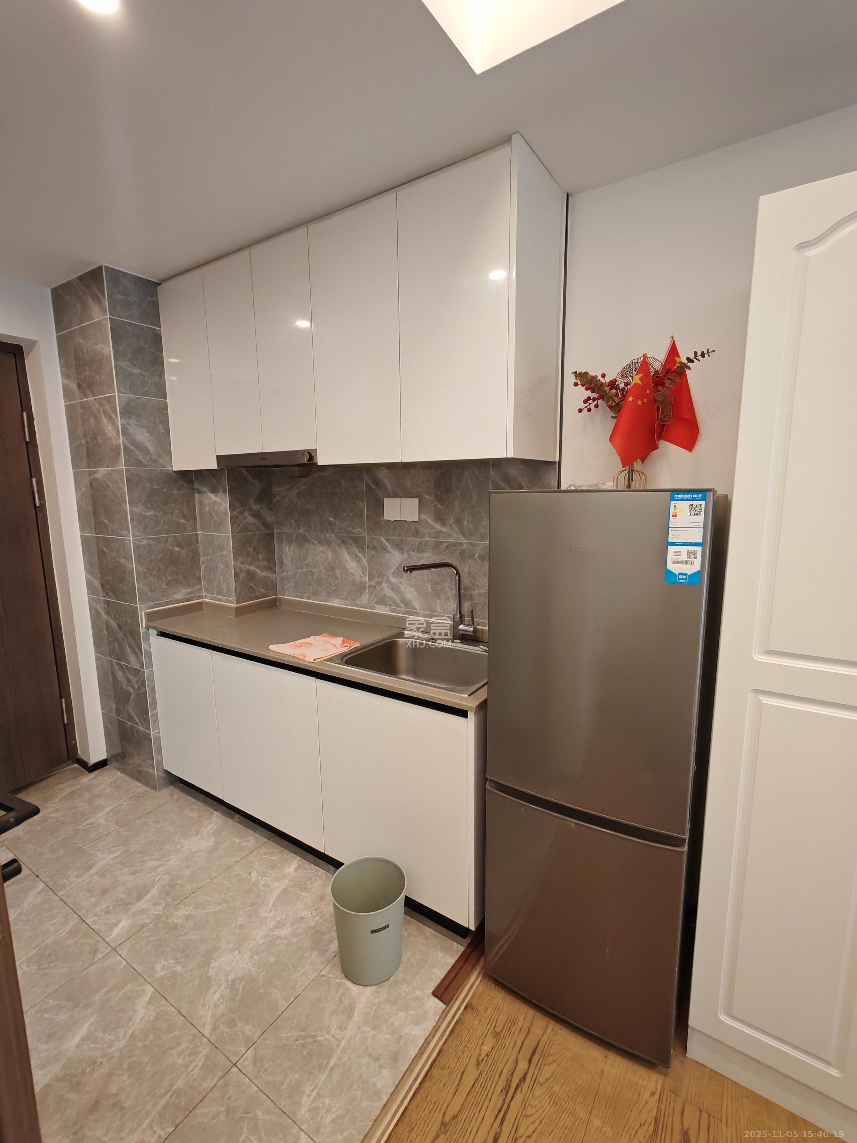 万科金色梦想D区  1室1厅1卫    1600.0元/月室内图