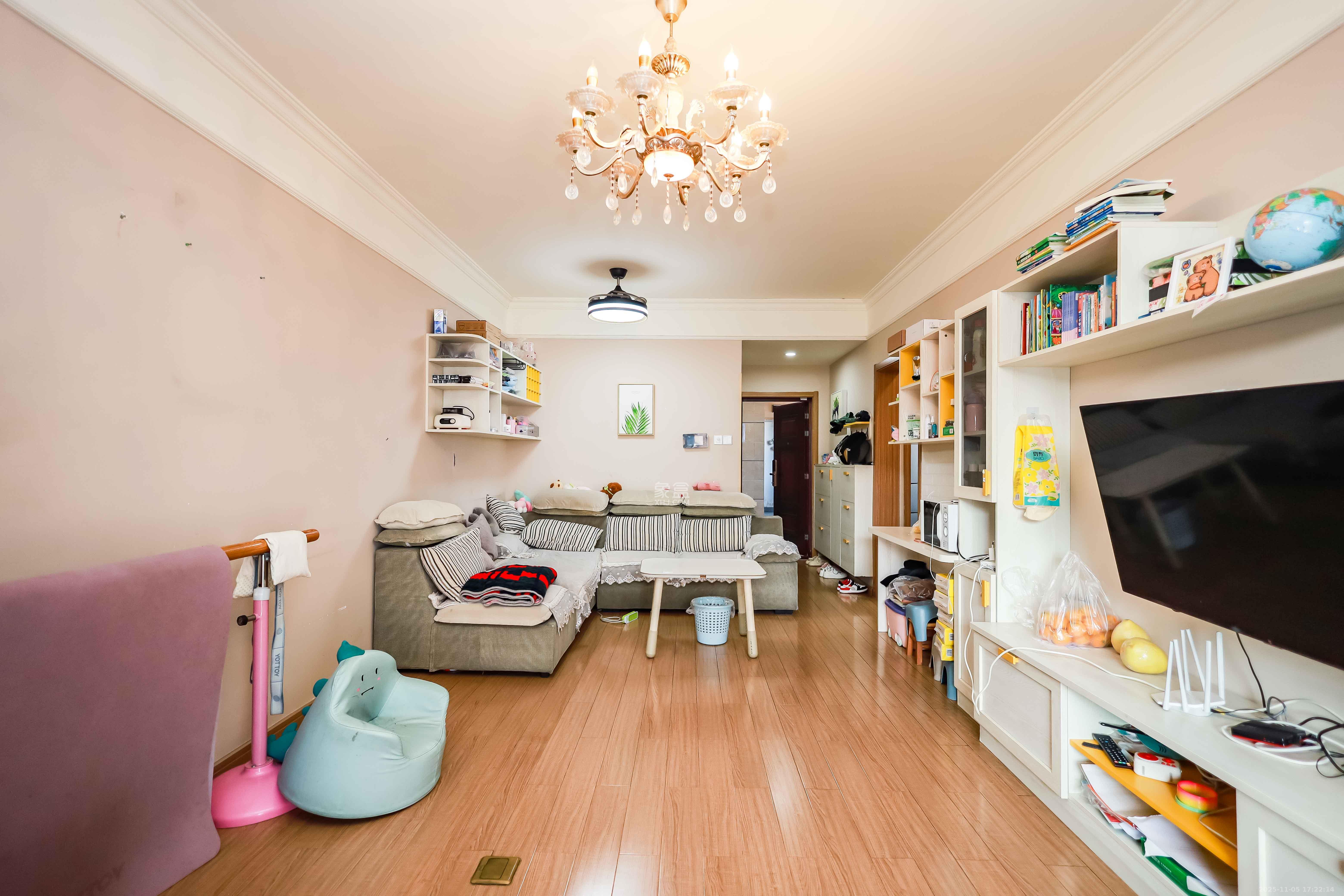 麓谷小镇 3室2厅1卫 52.0万 麓谷小镇 3室2厅1卫 52.0万客厅