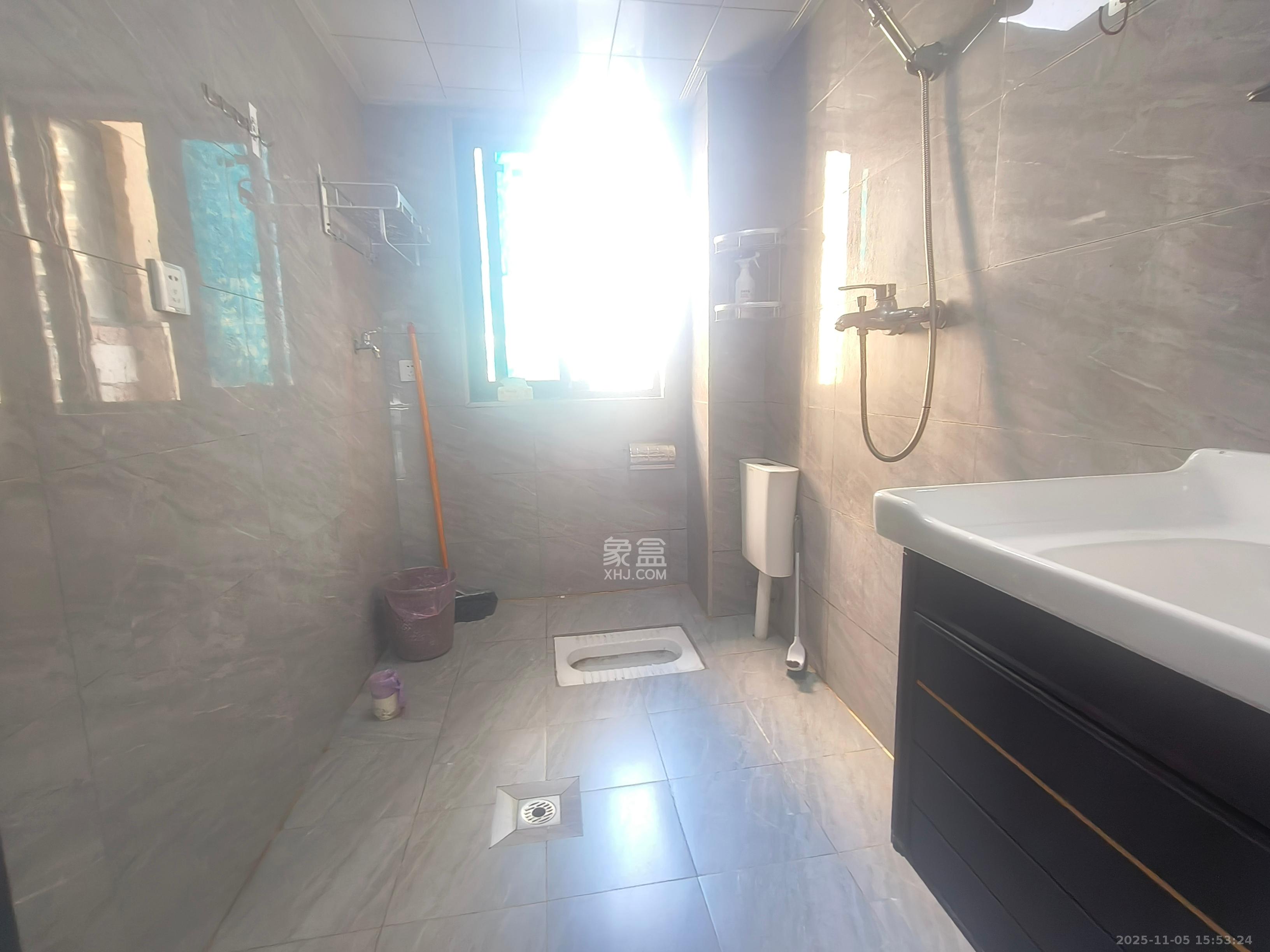 东方美地  4室2厅2卫    3200.0元/月室内图