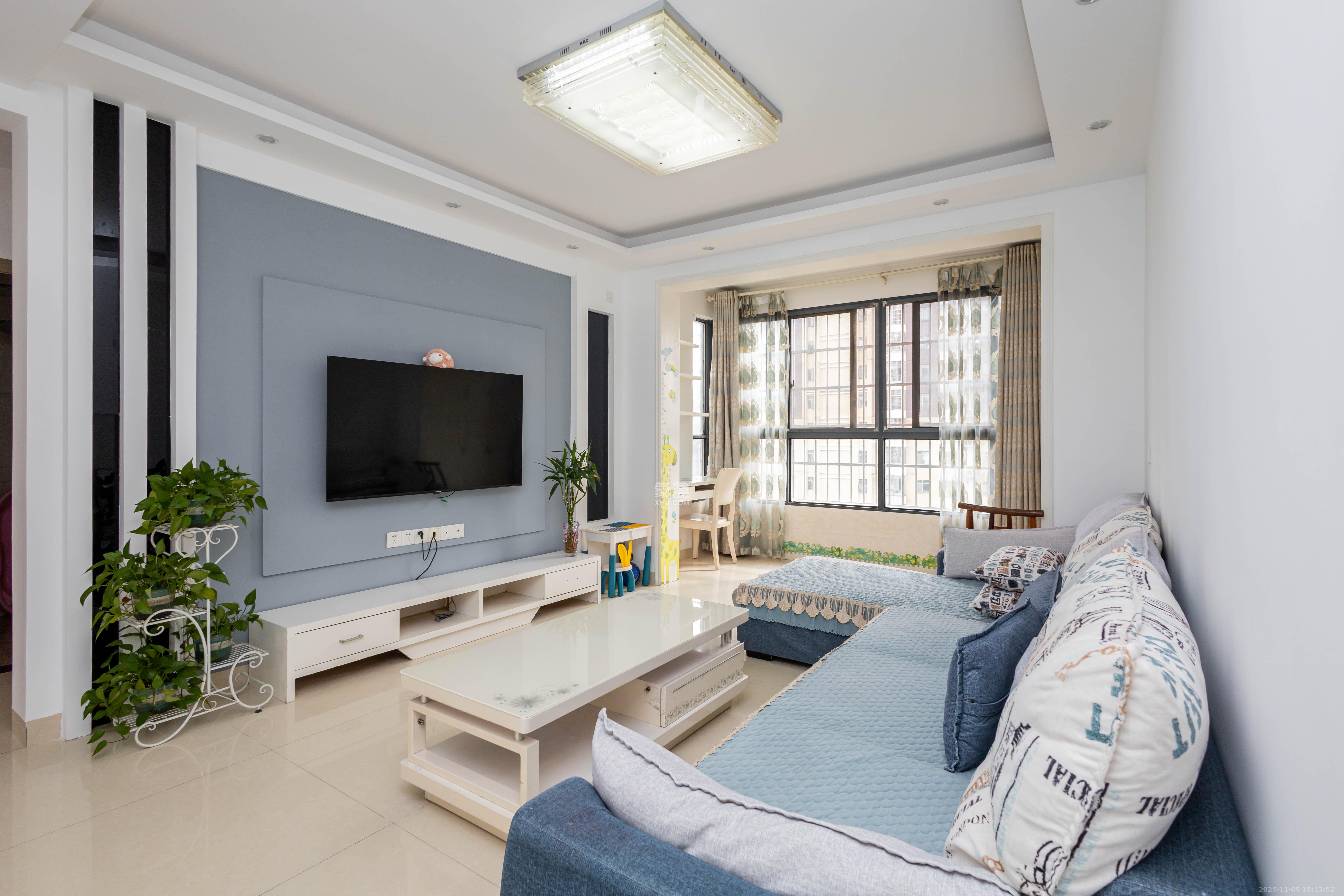 中国铁建国际城二期  3室2厅1卫    65.8万客厅