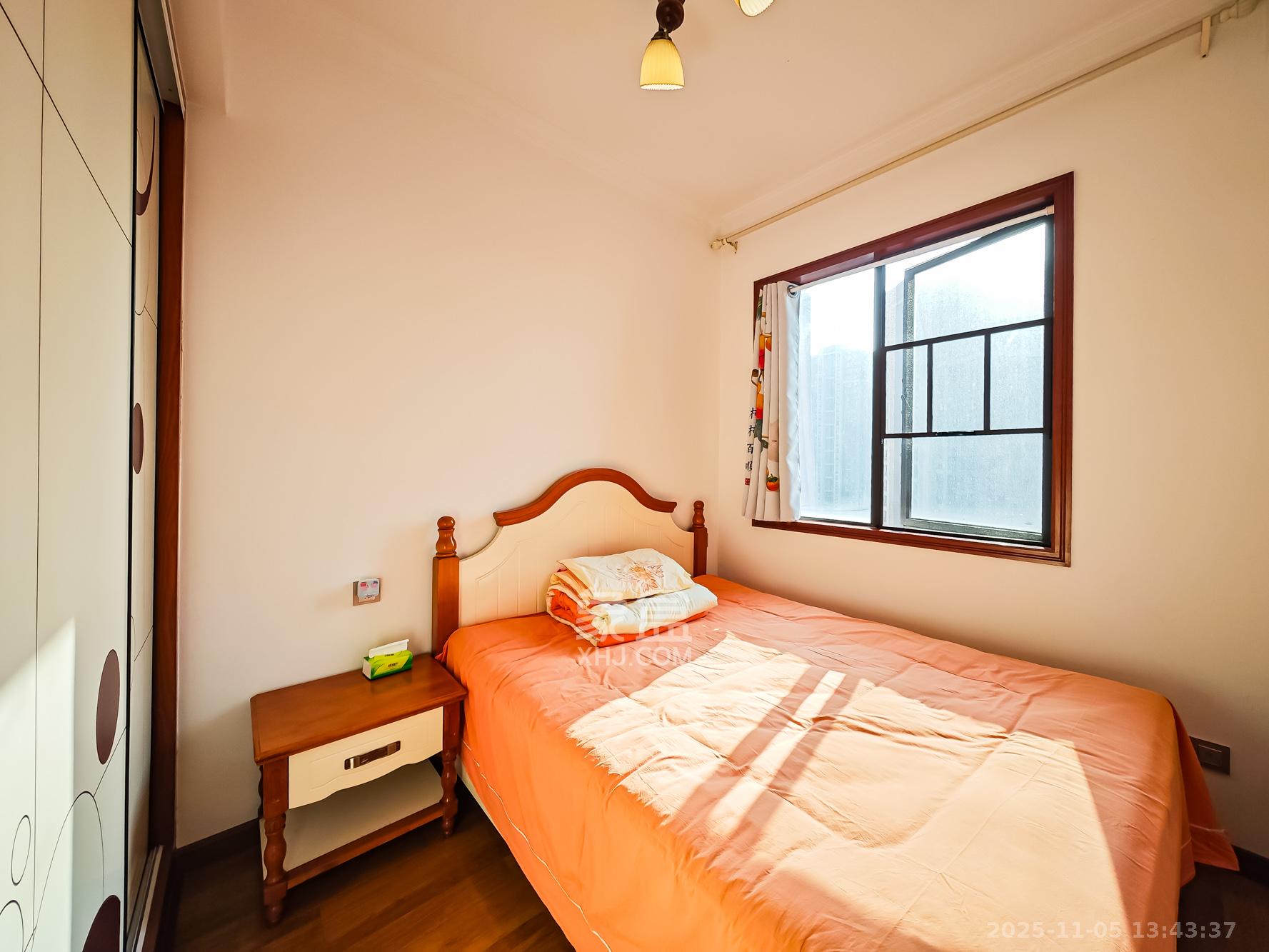 绿地海外滩一期 3室2厅1卫 68.0万 绿地海外滩一期 3室2厅1卫 68.0万卧室