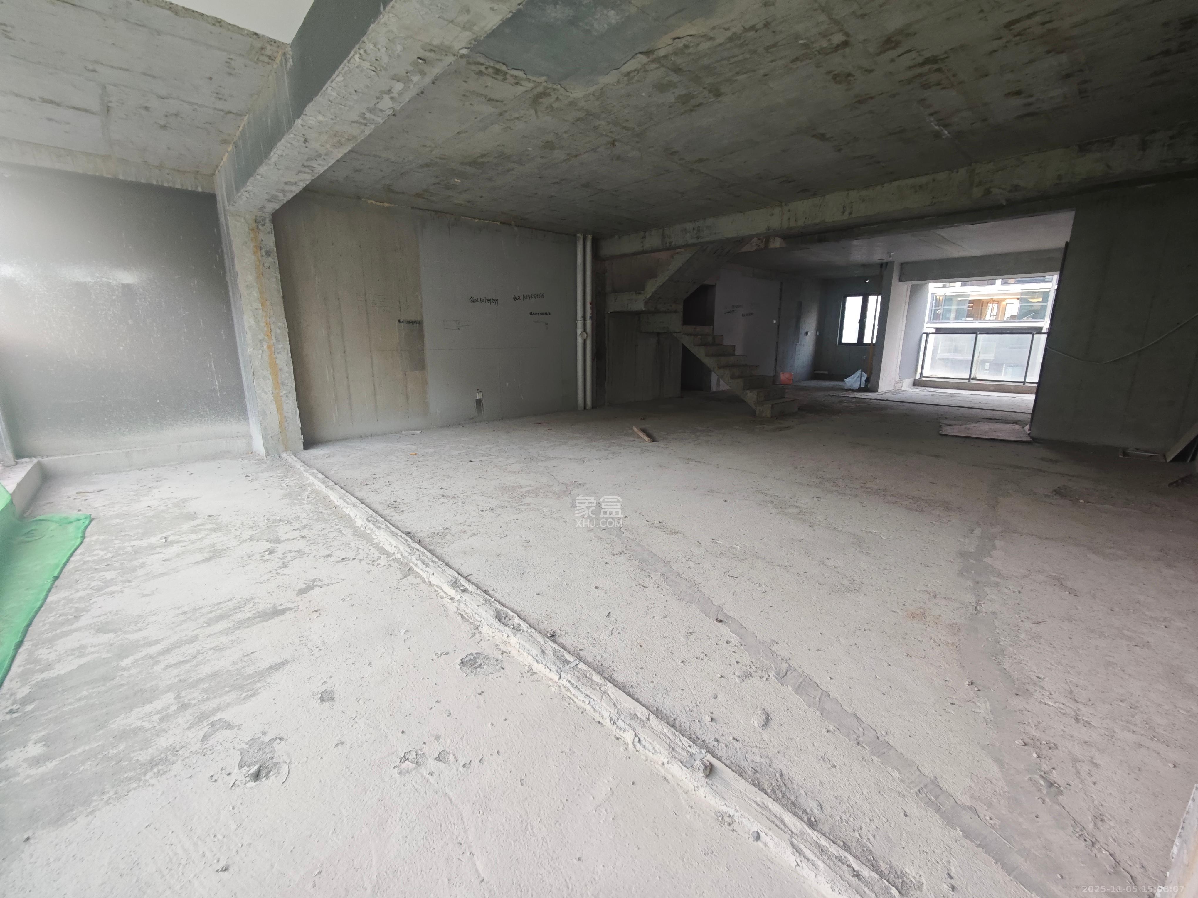 新城明昱东方  4室2厅2卫    4500.0元/月室内图