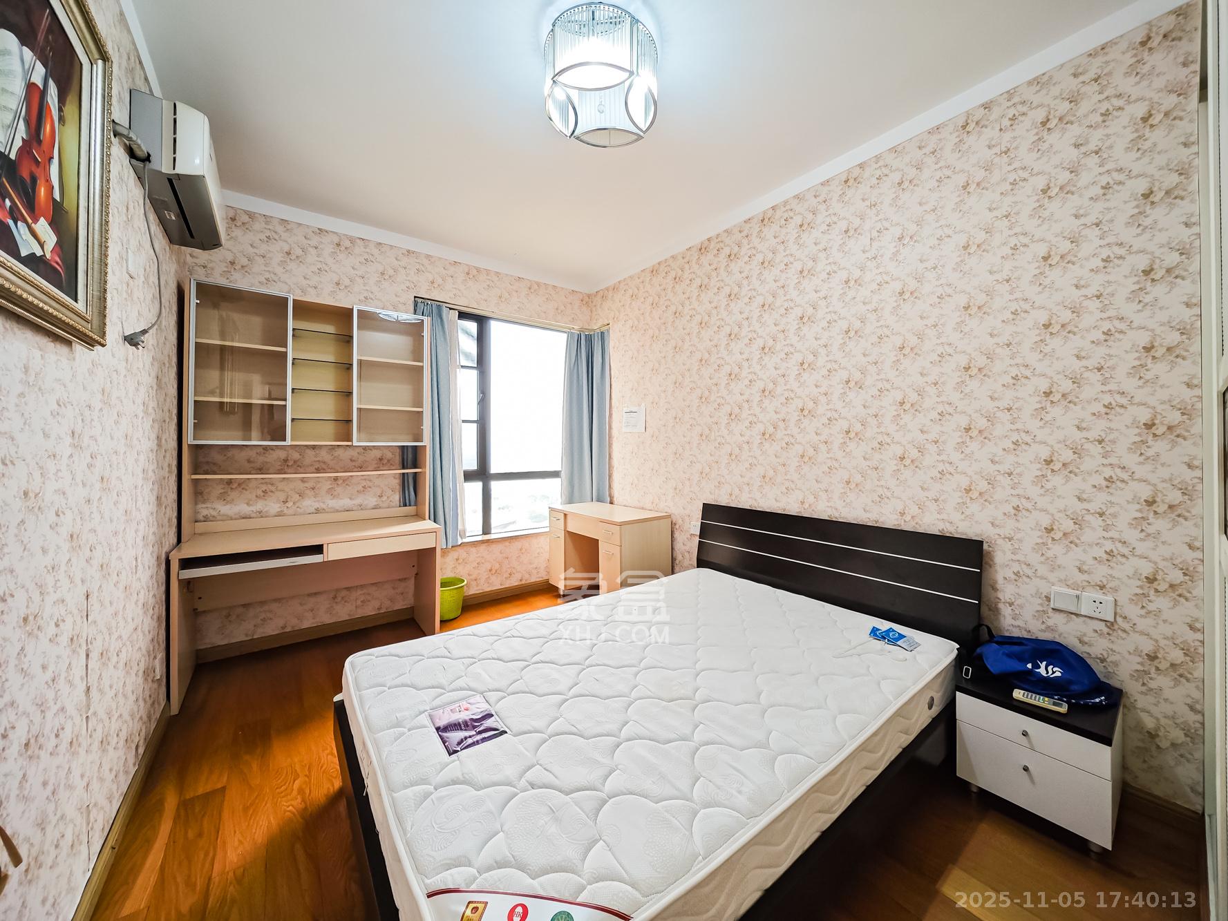 双湾国际(湘江御景花园) 3室2厅2卫 120.0万 双湾国际(湘江御景花园) 3室2厅2卫 120.0万卧室