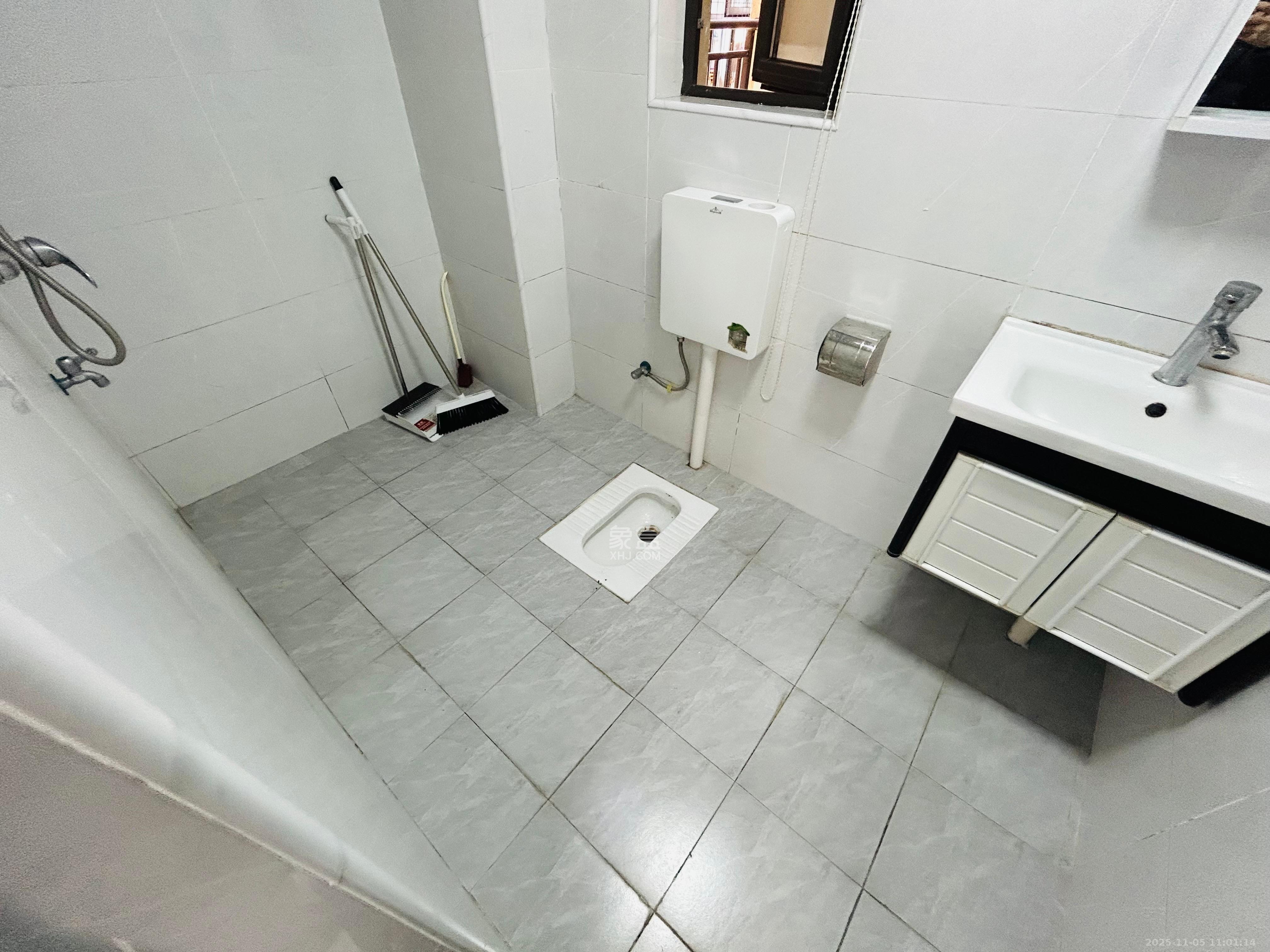 梅溪盛荟  3室2厅2卫    2400.0元/月室内图