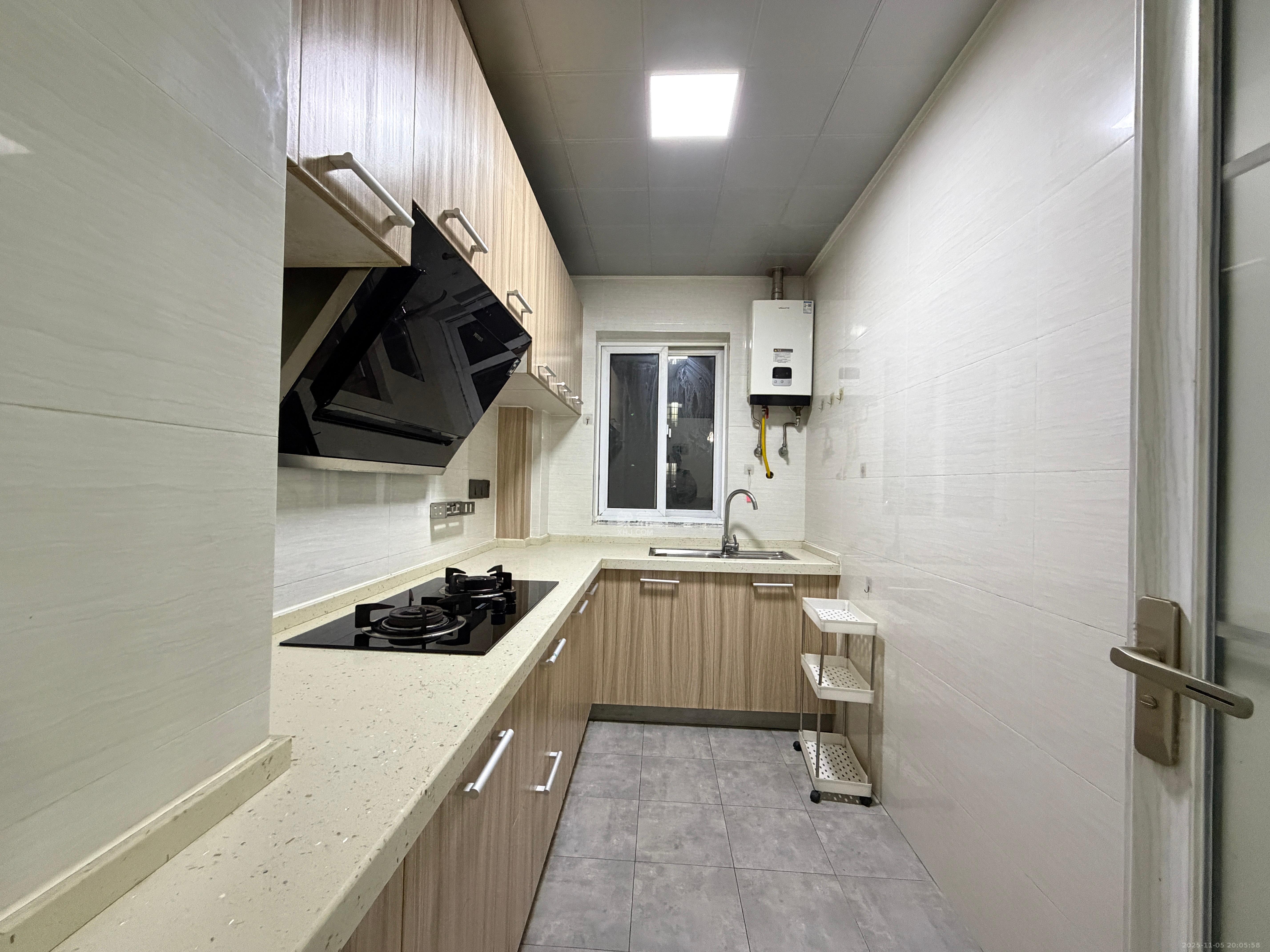 荣盛岳麓峰景  3室2厅1卫    2200.0元/月室内图