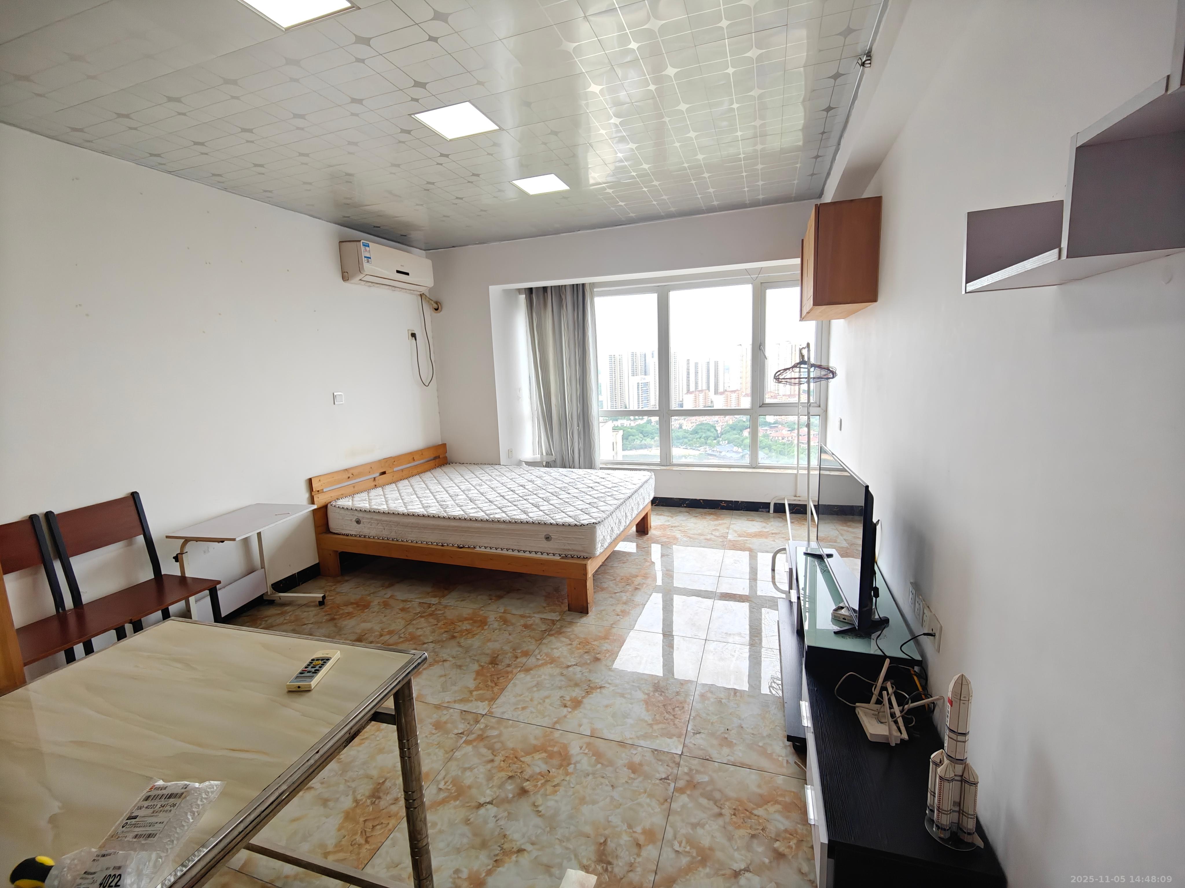 美的城三期  1室1厅1卫    900.0元/月室内图