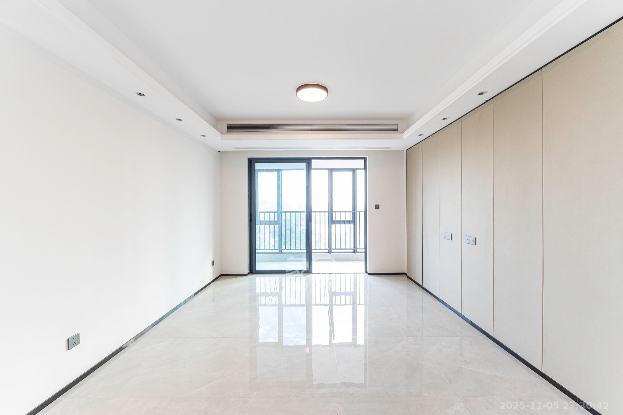 三一云谷  3室2厅2卫    120.0万