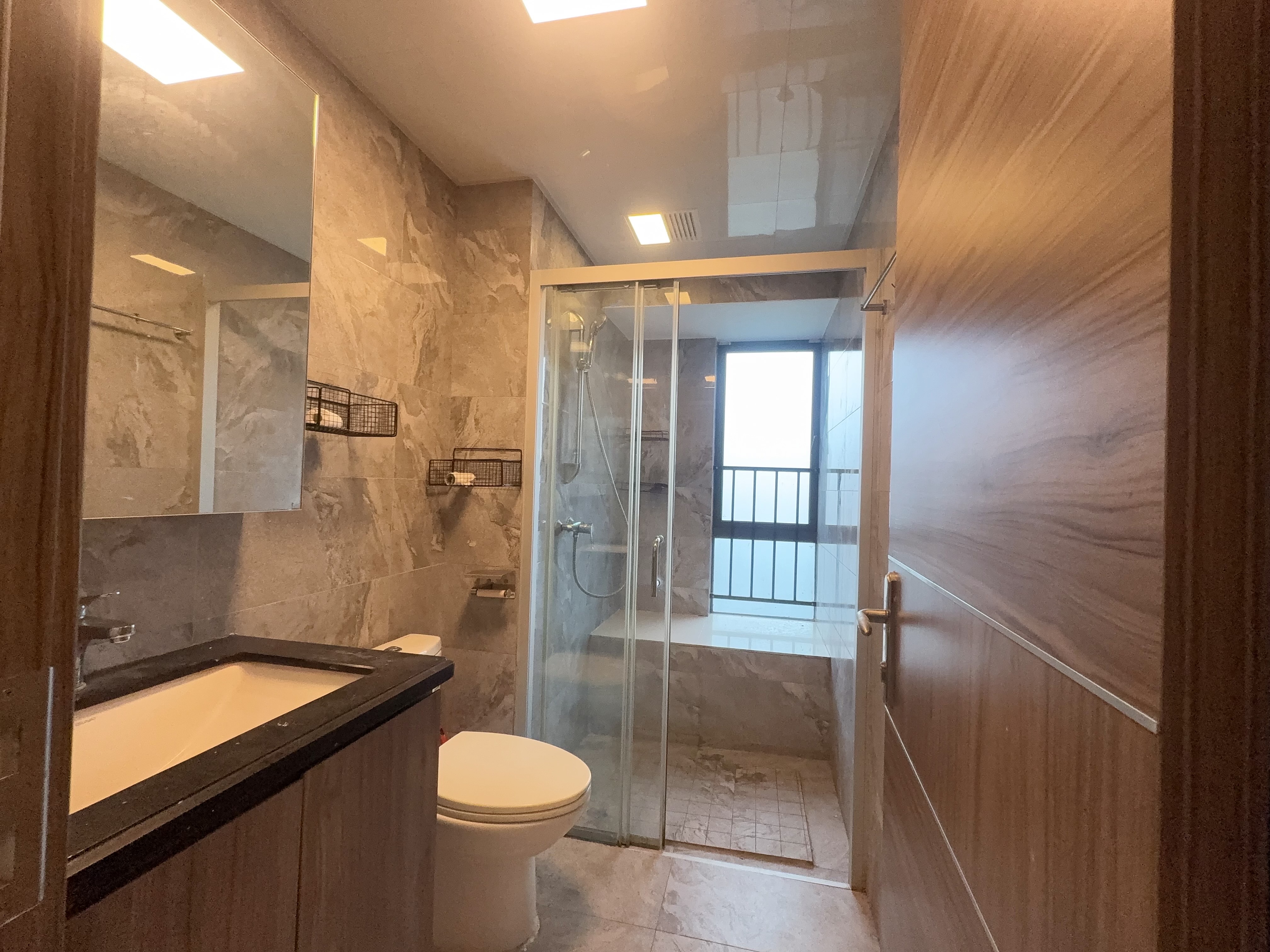 碧桂园公园上城 3室2厅2卫 2600.0元/月 碧桂园公园上城 3室2厅2卫 2600.0元/月室内图