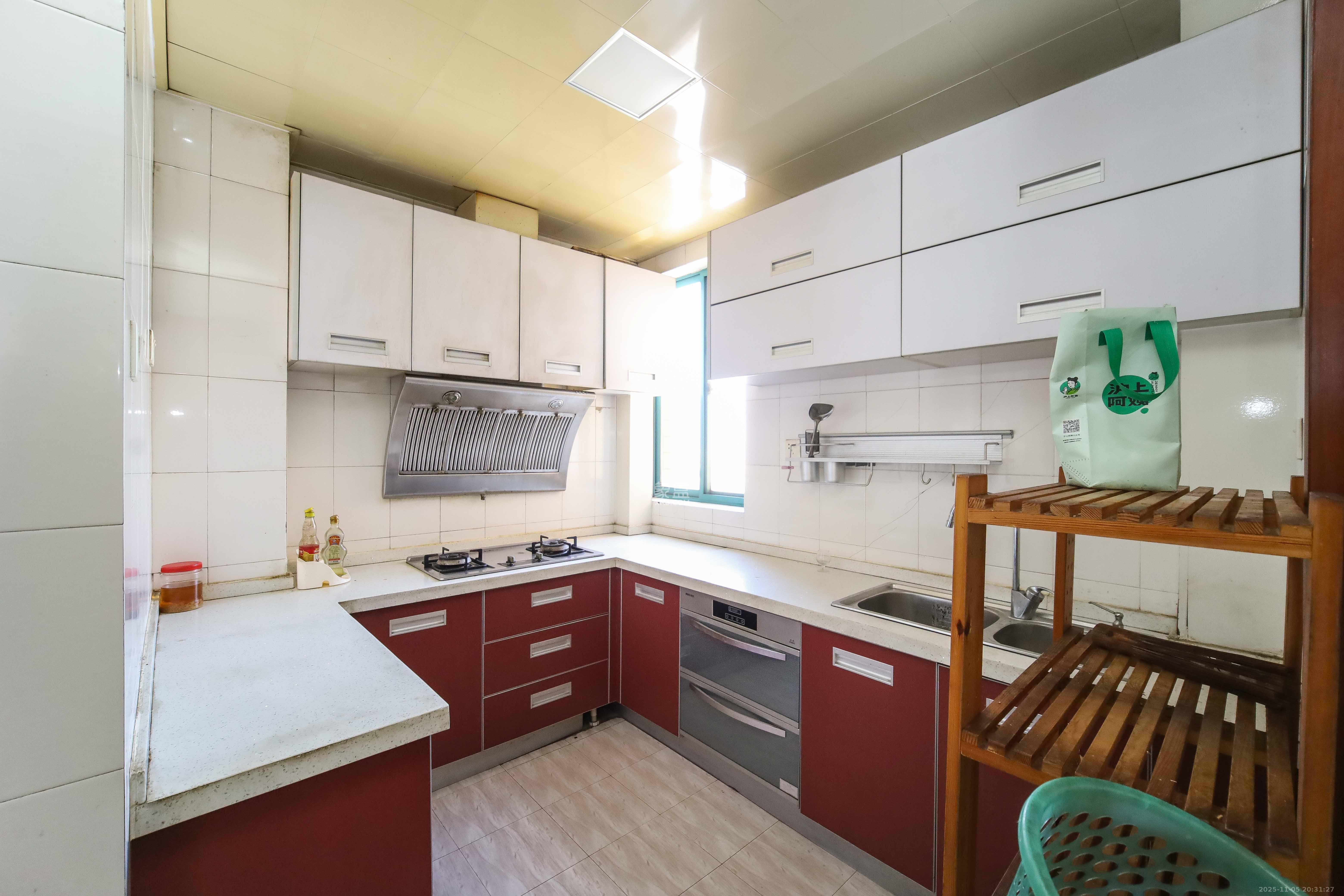 恒业雅苑  4室2厅2卫    152.0万厨房