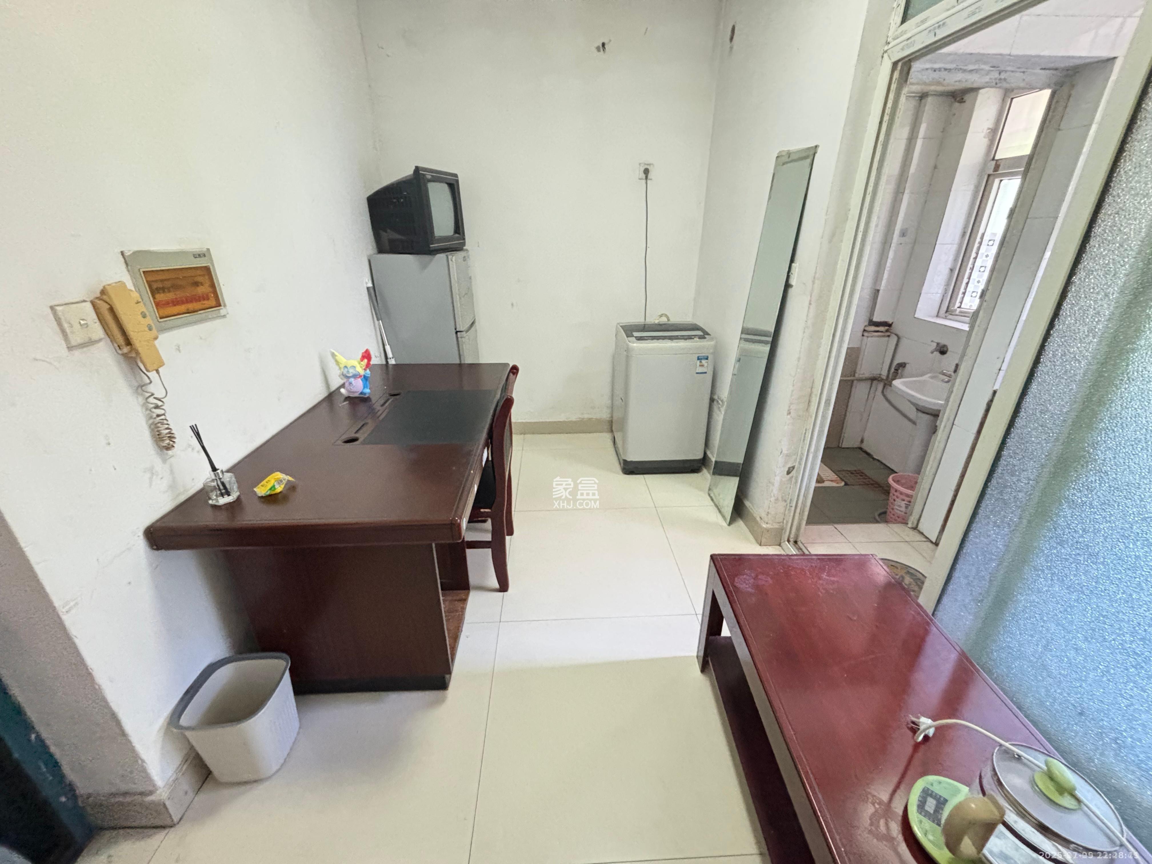 雨花大厦（云海大厦）  1室0厅0卫    1600.0元/月