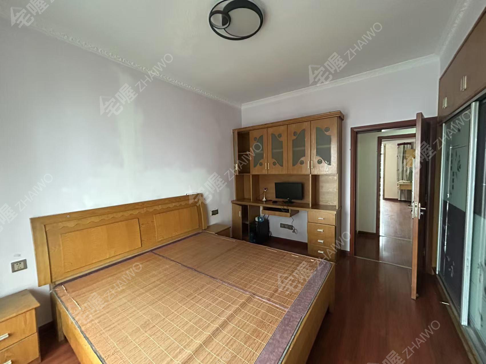 水木华庭  3室2厅2卫    47.8万客厅