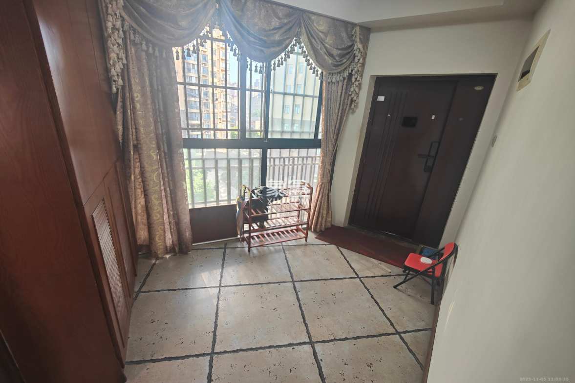 泊爱蓝湾 4室2厅2卫 3200.0元/月 泊爱蓝湾 4室2厅2卫 3200.0元/月室内图