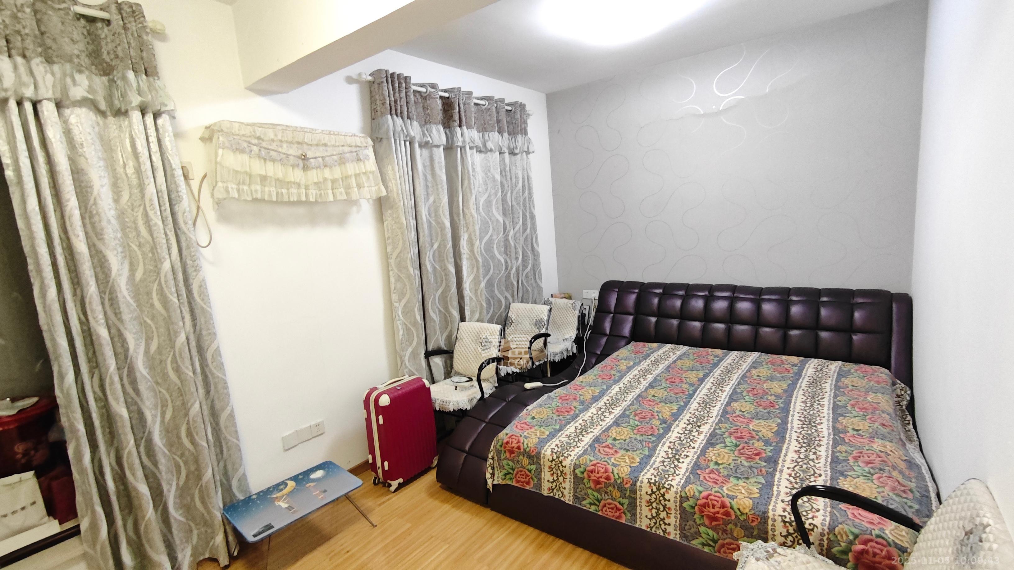 湘电友谊一号  4室2厅2卫    55.0万客厅