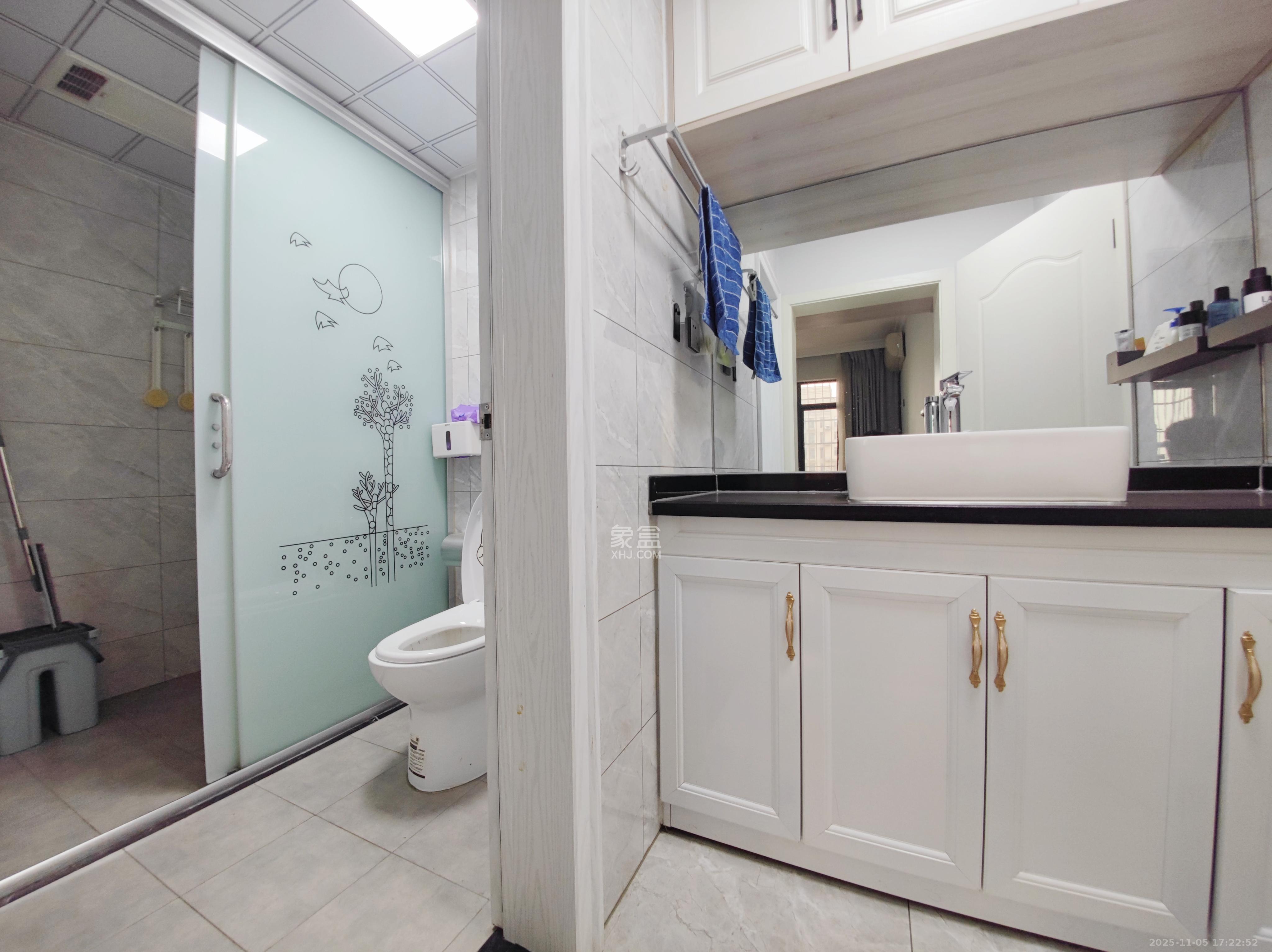 悦湖山  3室2厅2卫    3000.0元/月室内图