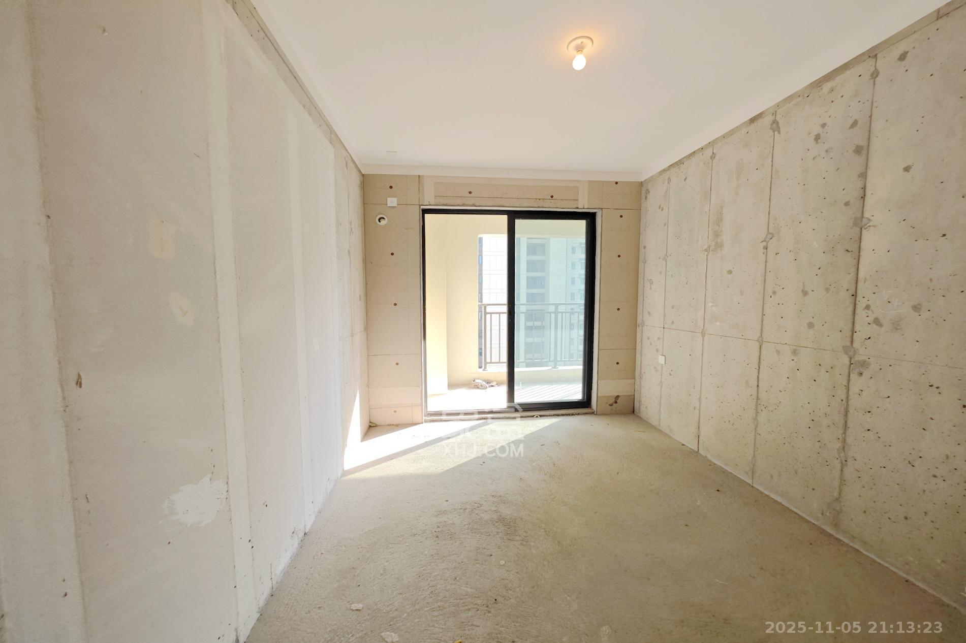 旭辉国悦府  4室2厅2卫    140.0万卧室