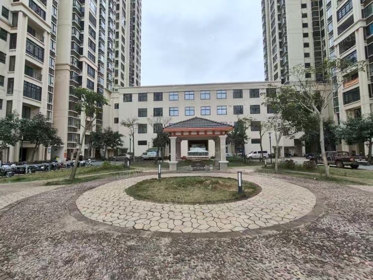 新琼雅苑  2室2厅1卫    83.0万客厅