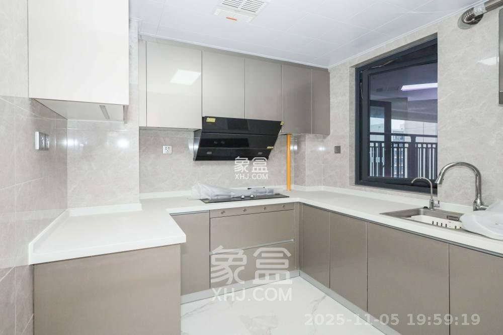 中海麓山境南区  3室2厅2卫    2200.0元/月室内图