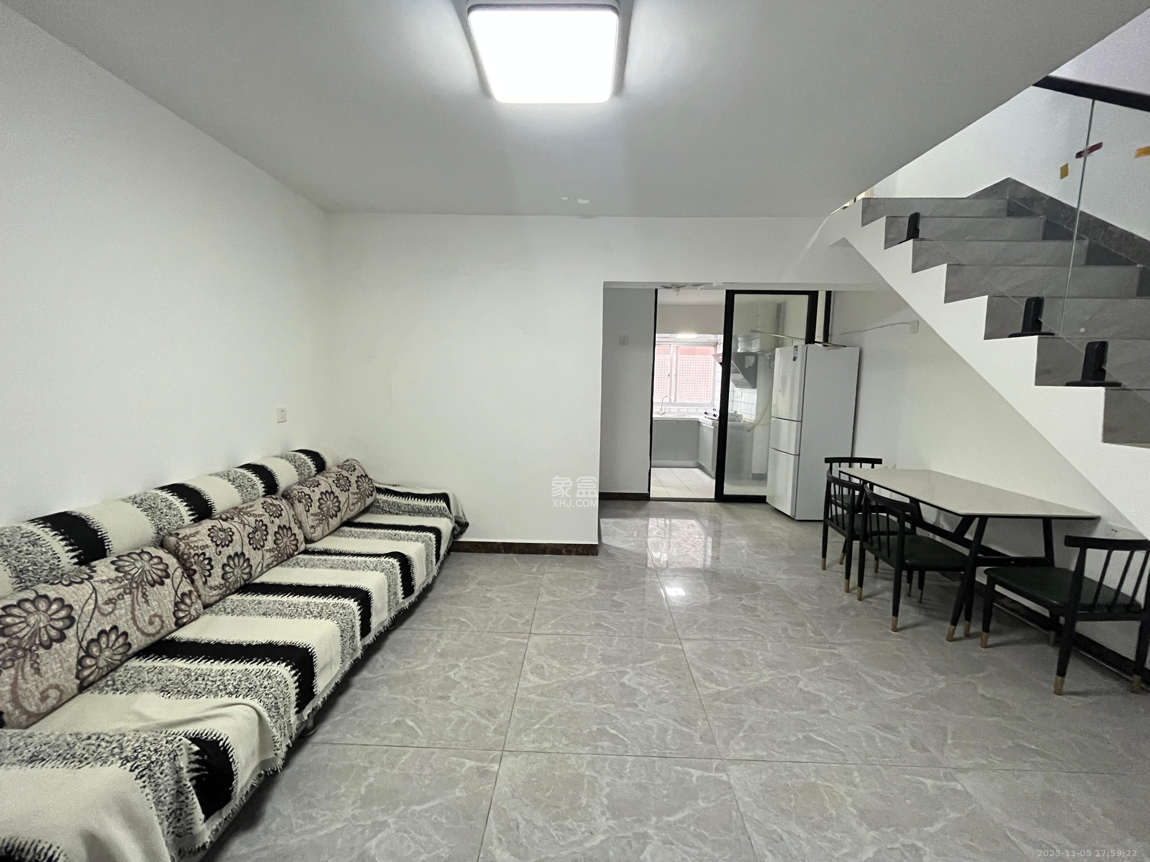 宏景名厦  3室1厅2卫    2600.0元/月